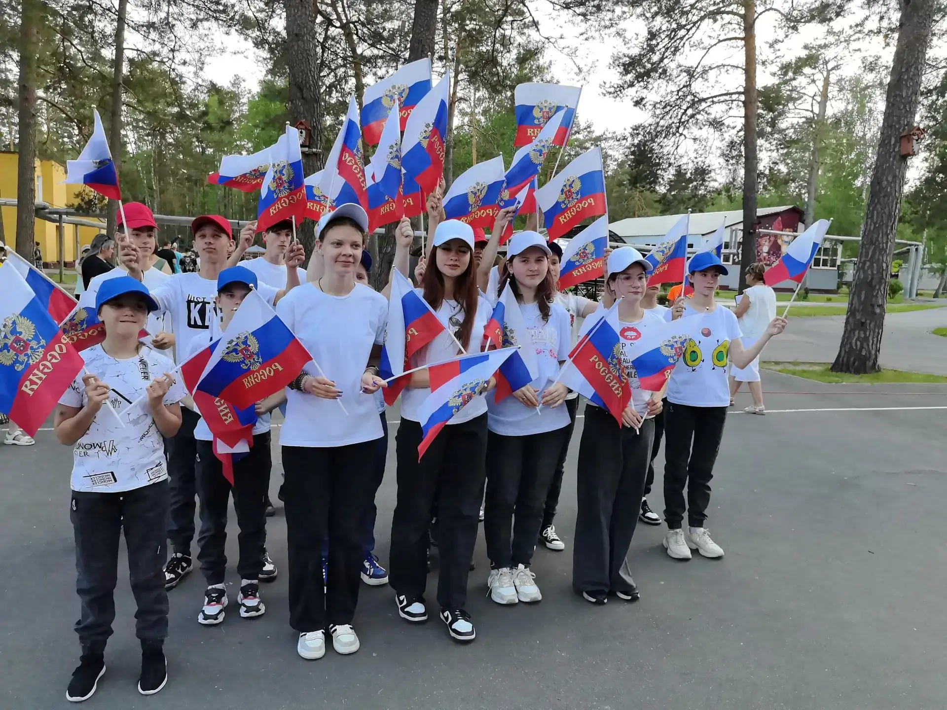 Хоровод единства: как наши ученики отметили День России 🇷🇺

В честь главного государственного праз