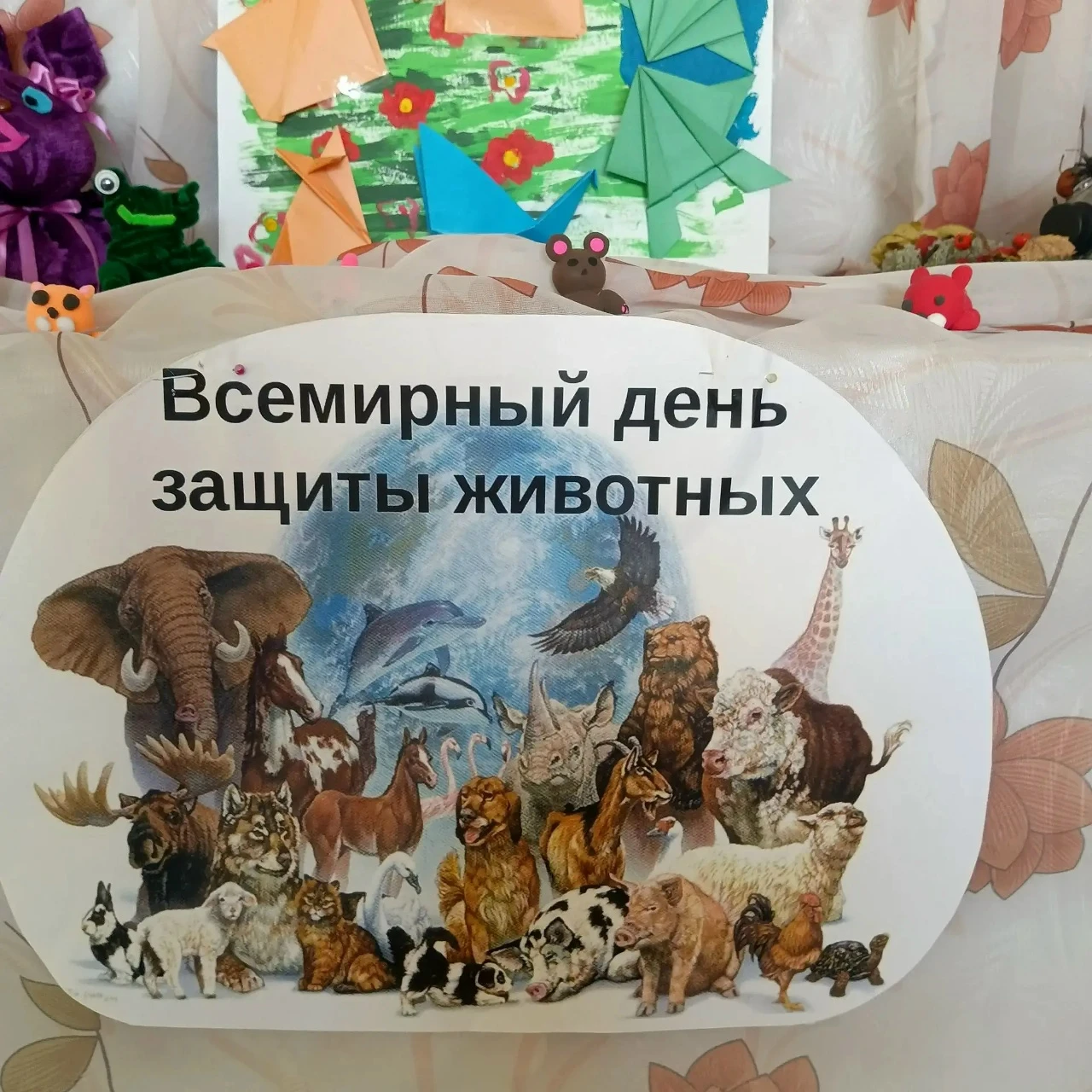 ⭐В фойе ЦДТ открылась выставка детских рисунков, поделок из пластилина и природного мат...