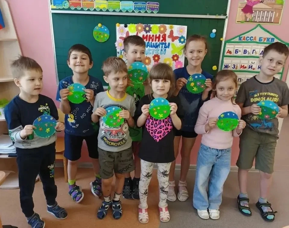 🌞Весёлое лето. Всем дорого ты. В лугах ароматных пестреют цветы. Ребята логопедической группы 15 бе