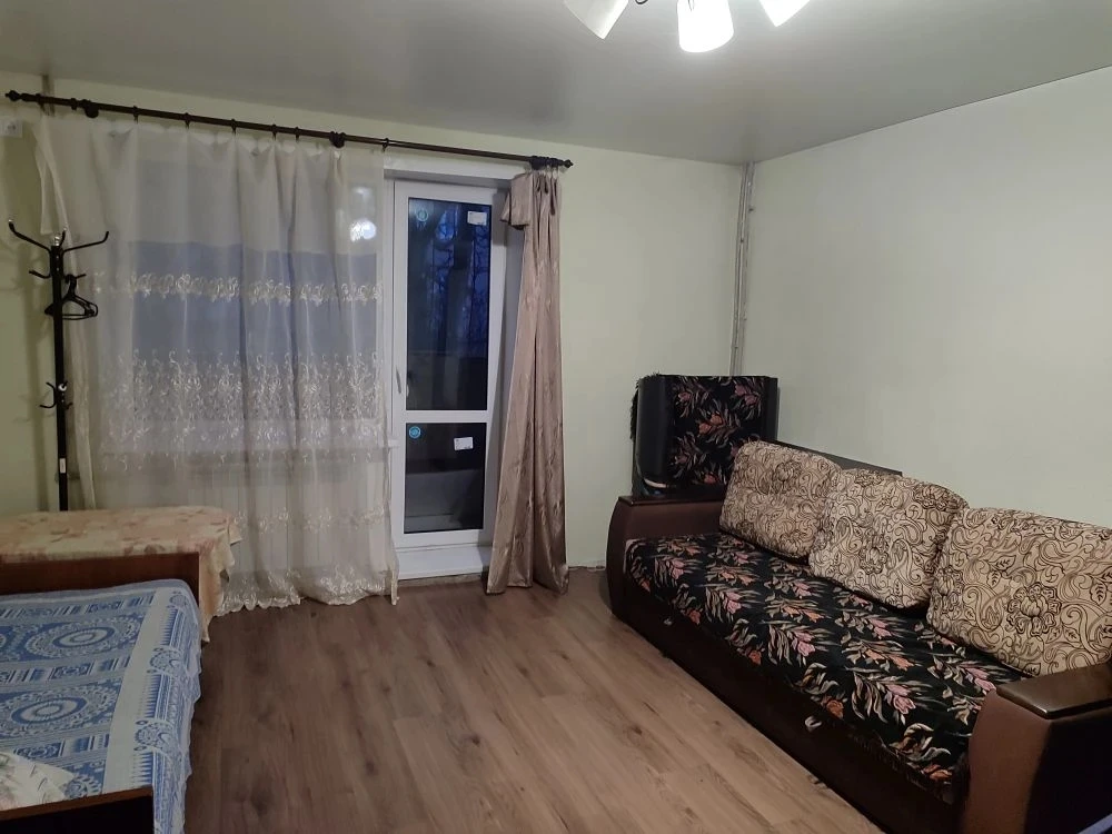 Сдаëтся долгосрочно 1 к квартира, дк Металлургов, 1 этаж. Цена 20 т руб + к/у 79495281852