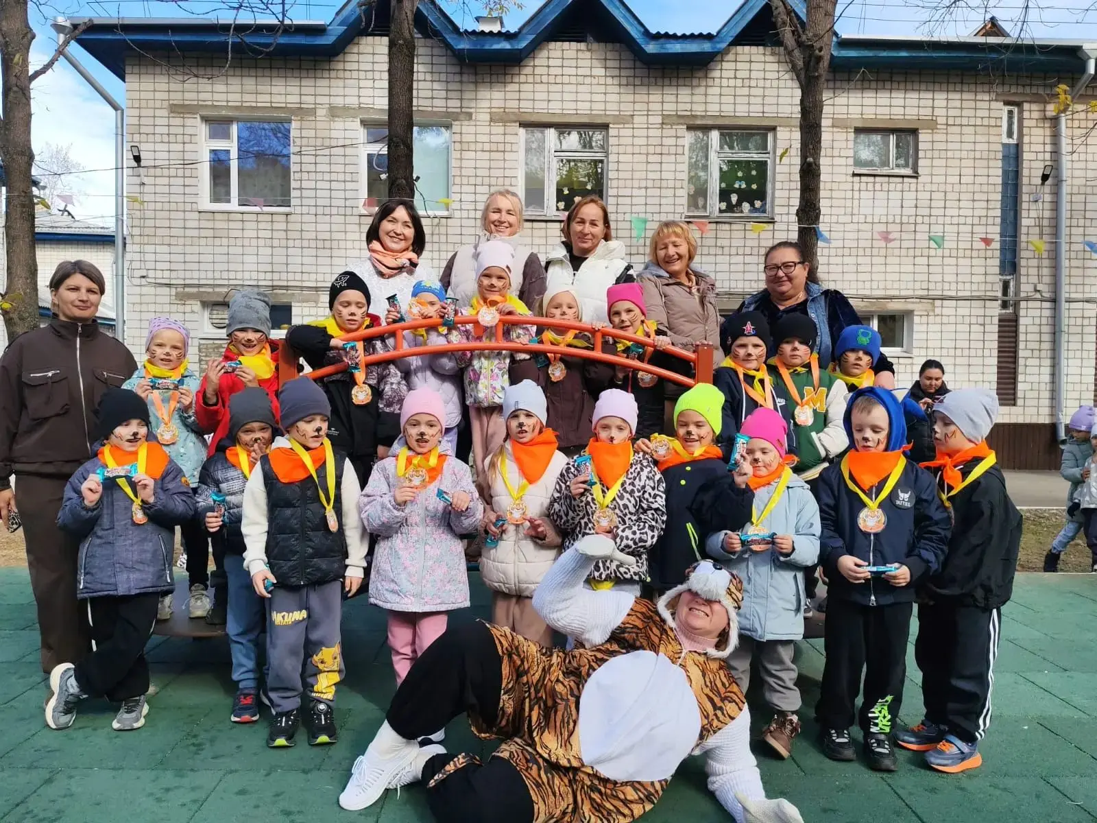 Сходили в гости, порычали, но всё закончилось хорошо! 🐅🎉