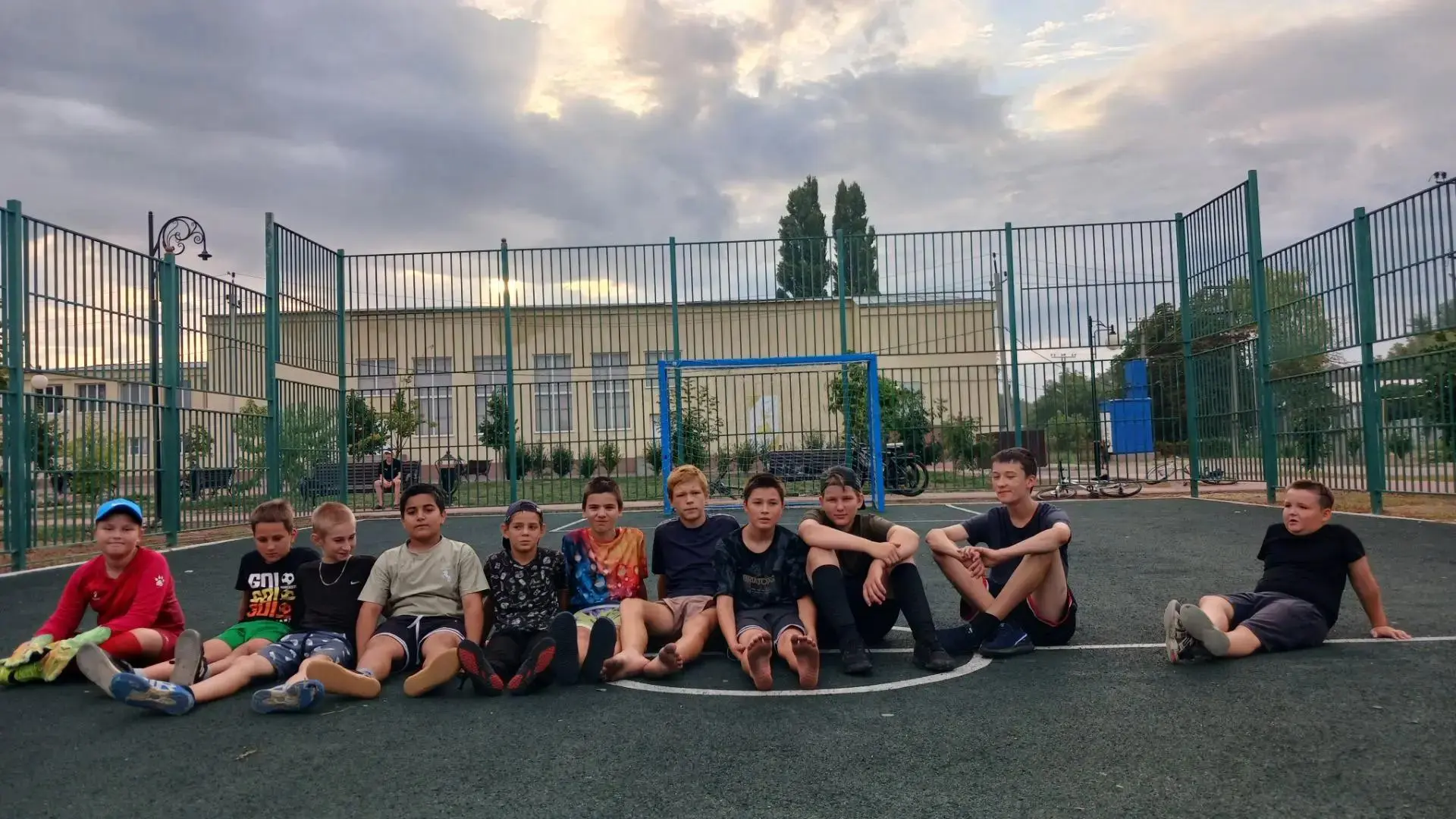 Вчера наша площадка превратилась в настоящий центр притяжения! ☀️ Солнце, смех и азарт ...