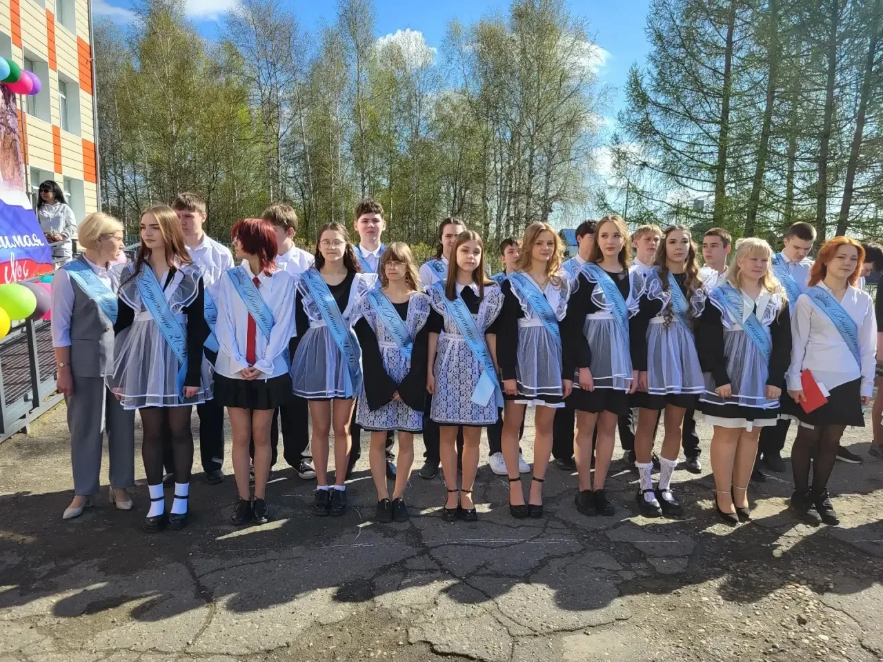 ✨ 26 мая — волнительный и солнечный день для наших 9-классников! ✨  🔔Сегодня в нашей школе прозвучал