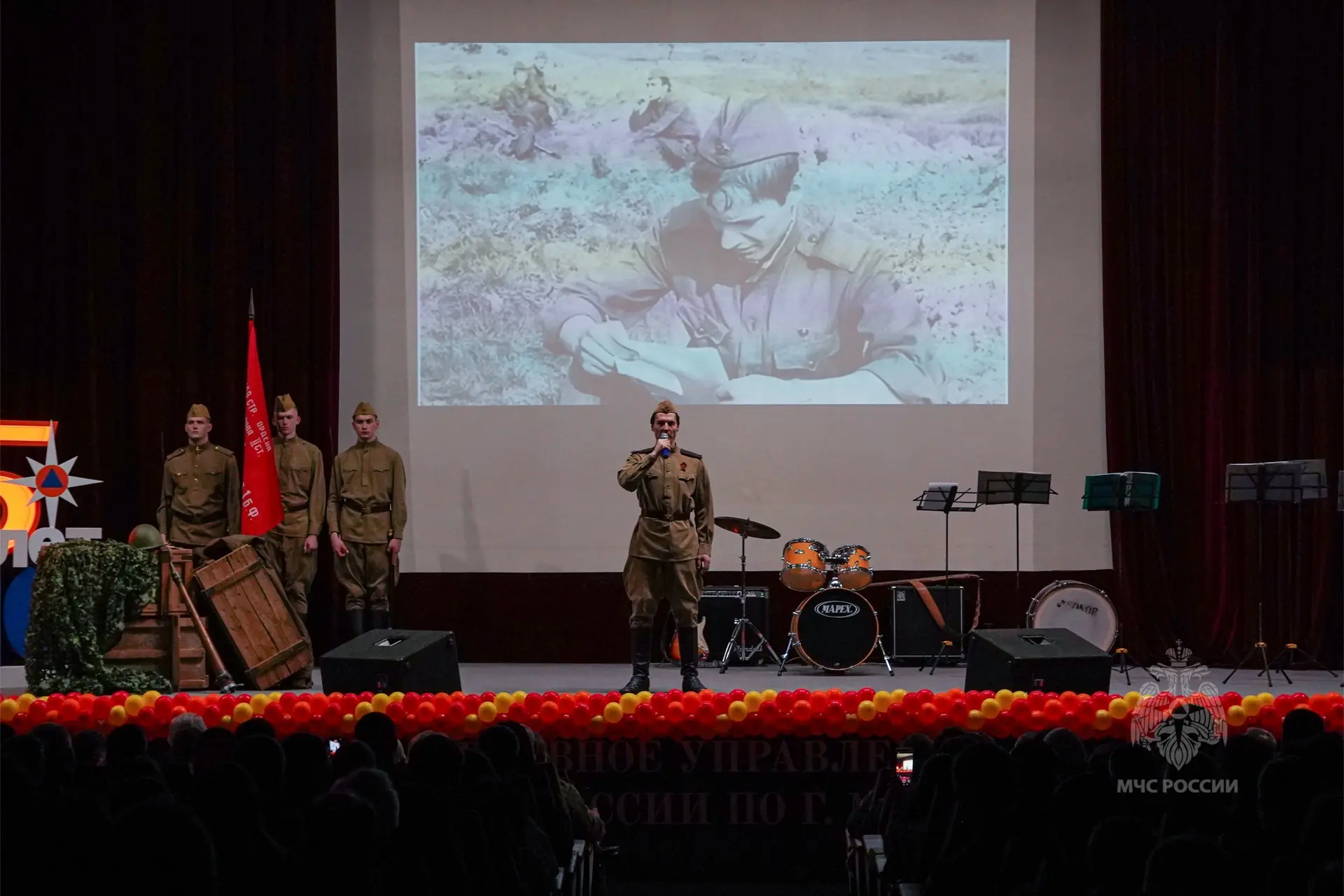 🔘Память и подвиг: День Победы в столичном управлении МЧС России  В Главном управлении МЧС России по 