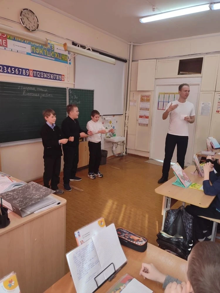 27 марта - Всемирный день театра!  ‎ ‎В честь этого праздника мы посетили 3б и поговорили с ними на 