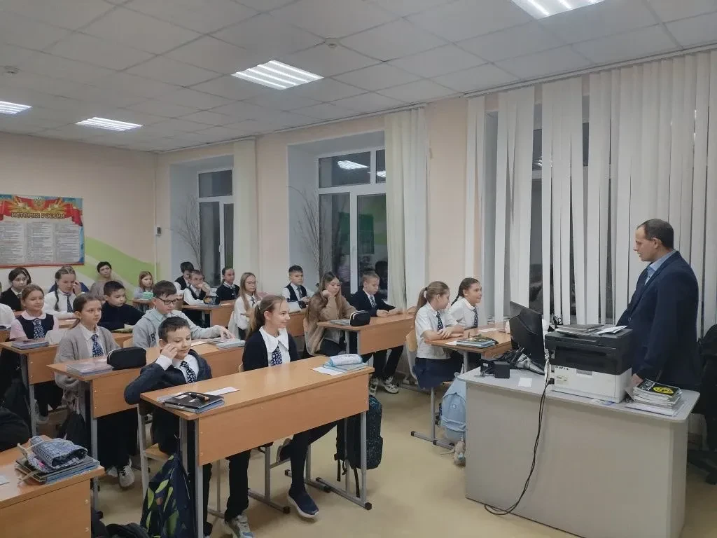 📖 21 января в 5 классах Еткульской средней школы состоялись открытые уроки с приглашением учителей н
