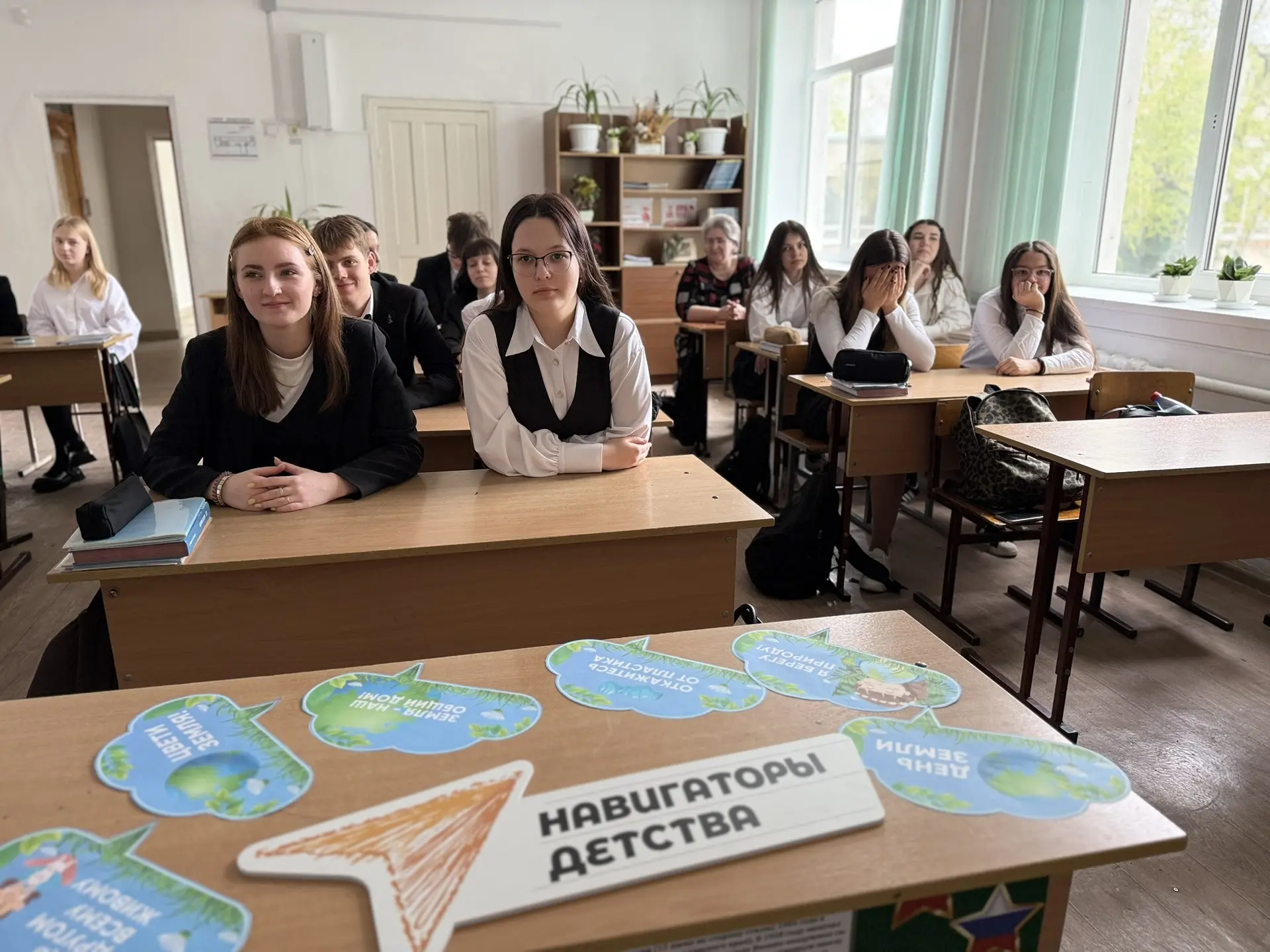 🌍 В преддверии Дня Земли активисты Движения Первых уже в деле! 🌱  Активисты нашей гимназии ✨Полина К