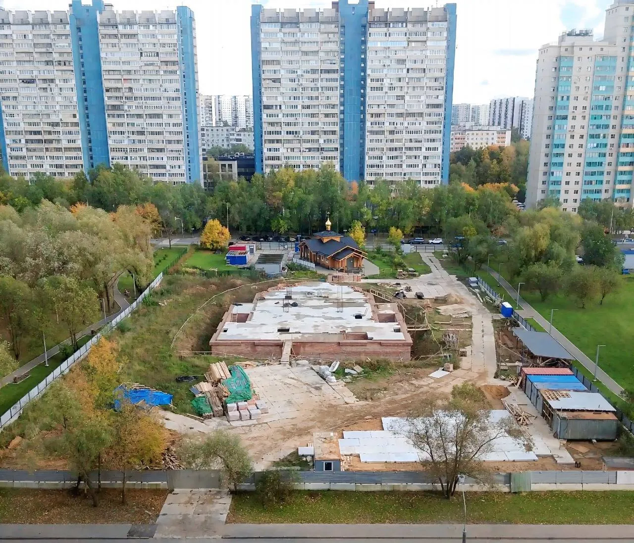 И вновь возвращаемся на стройплощадку храма.