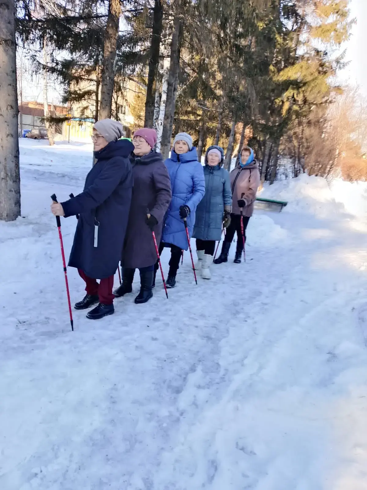 Вчерашнее утро в  нашем комплексном центре. Пока подморозило, а снег ещё не растаял, по...