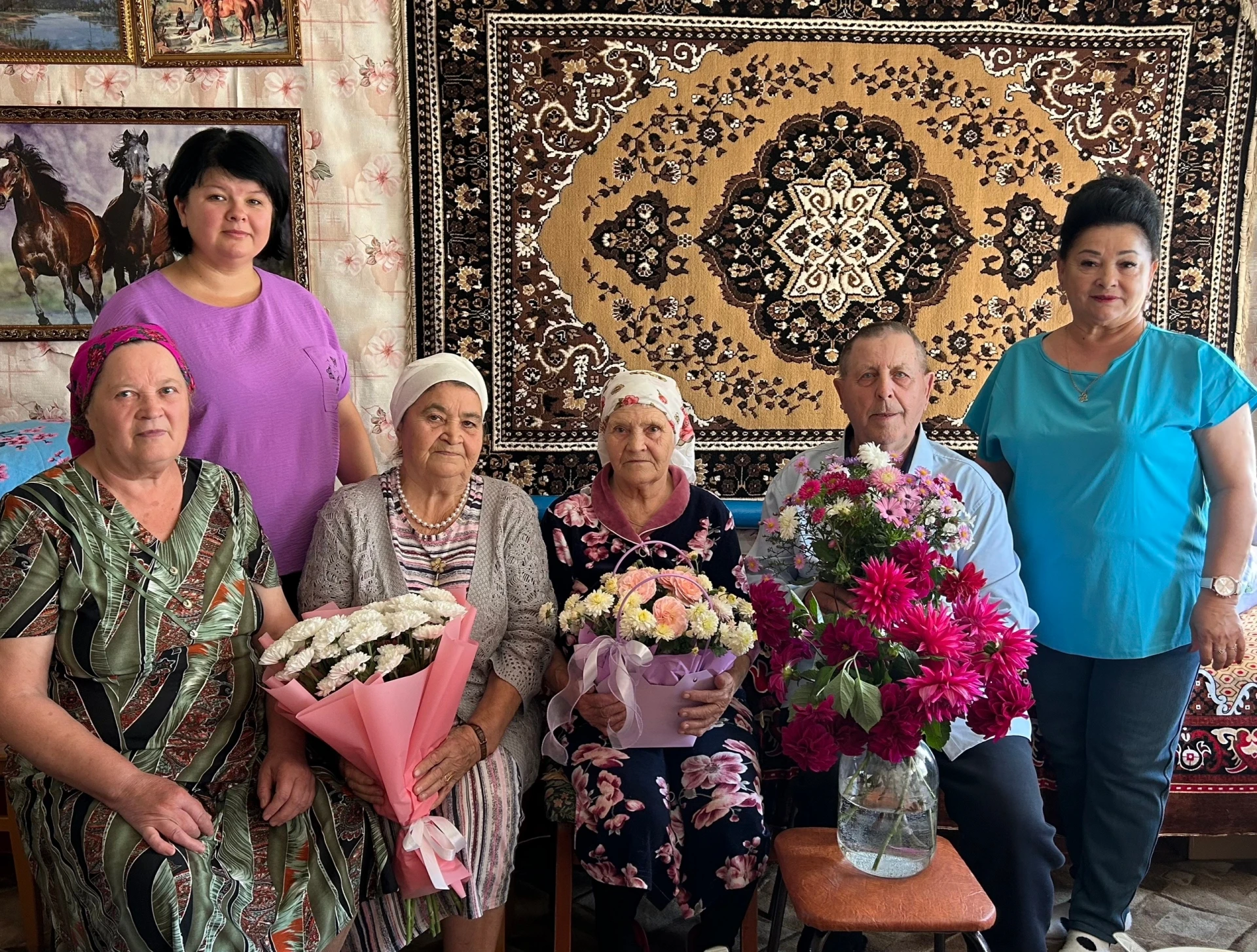 🌷 85 лет - в окружении большой семьи