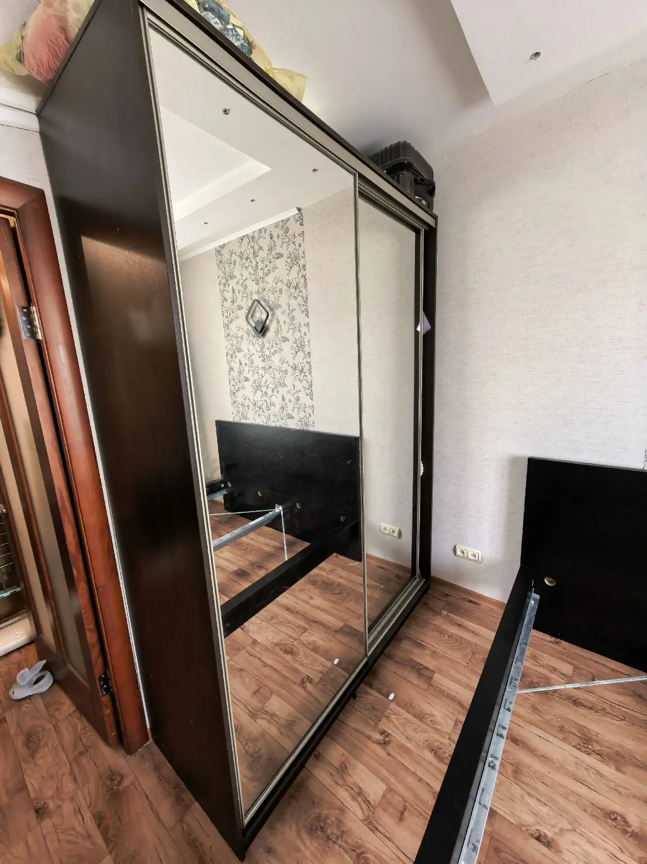Продам шкаф-купе и кровать(ламели есть) шкаф 160х60х230, кровать 160х200. Тел. 89519921...