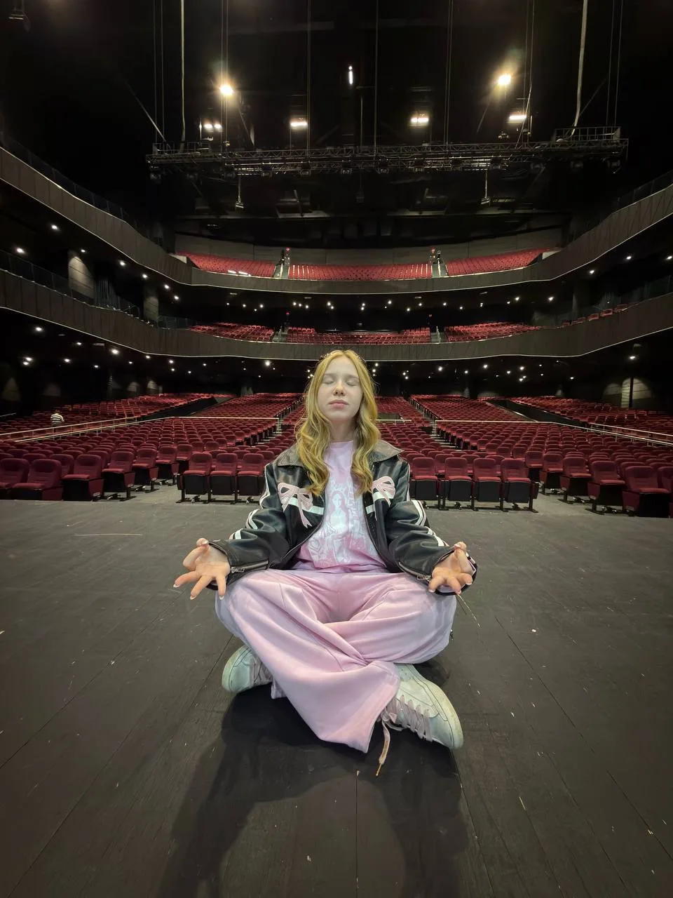 заряжаюсь энергией перед БОЛЬШИМ СОЛЬНЫМ КОНЦЕРТОМ 🪷🧘‍♀️