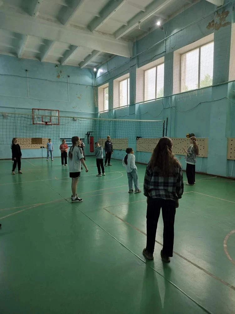 💥День в пришкольном лагере — это контраст эмоций. Утро начинается с чемпионата по пион...