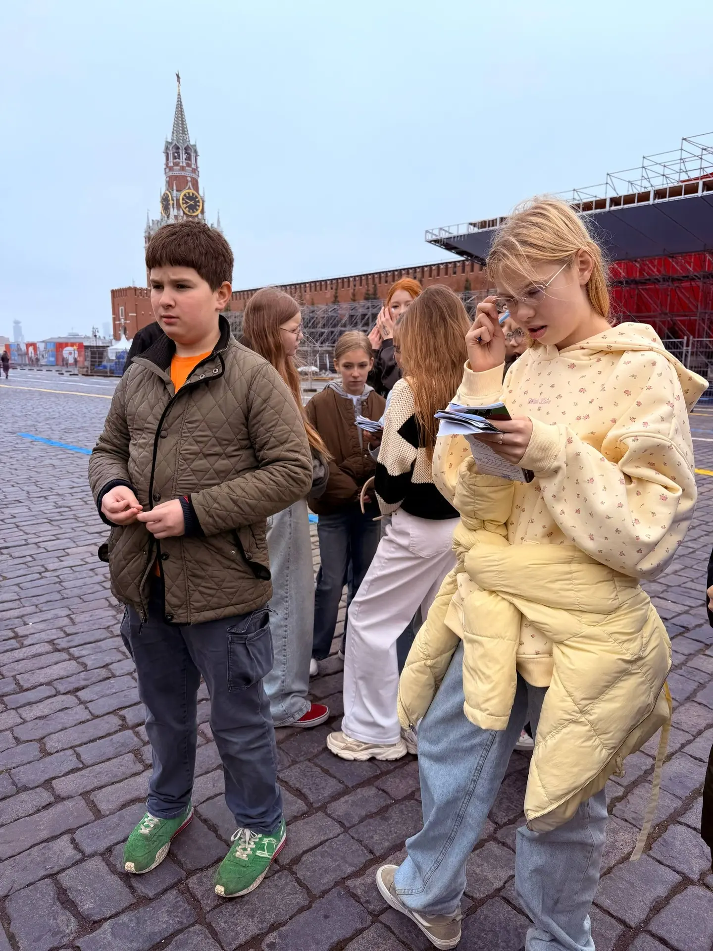 🇷🇺 Из учебника — прямо на брусчатку! 🇪🇸  На этой неделе ученики 5 «Д» класса совершили небольшое пут