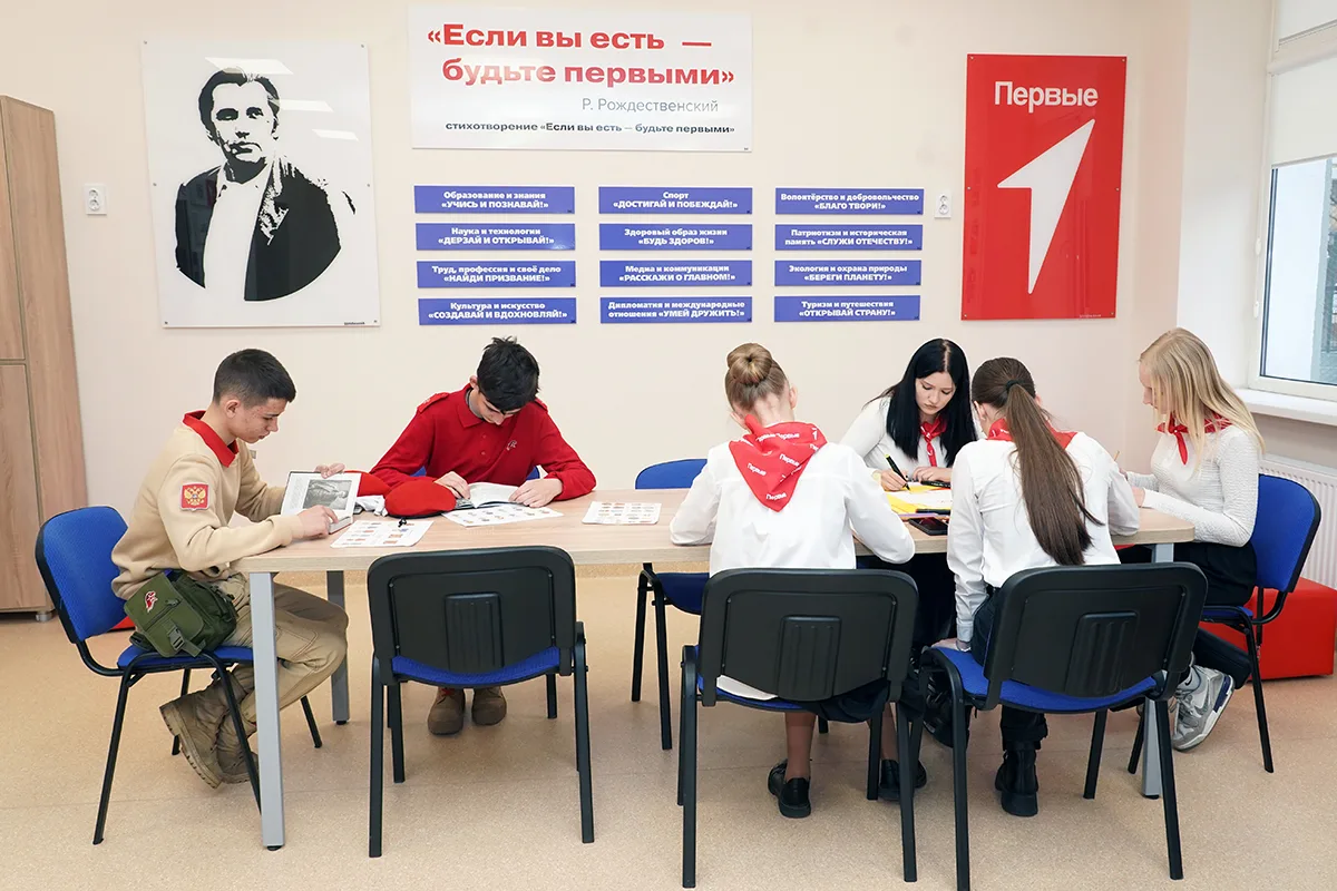 В Калининграде после ремонта открыли школу № 4! 🎉  В церемонии открытия приняли участие губернатор А
