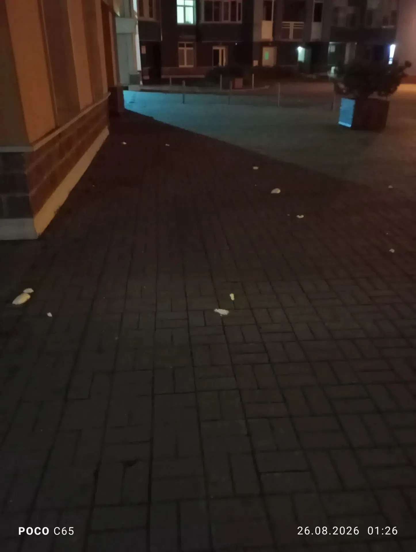 Прошлой ночью на нас «выпали осадки» в виде монтажной пены, предположительно с 24-го эт...