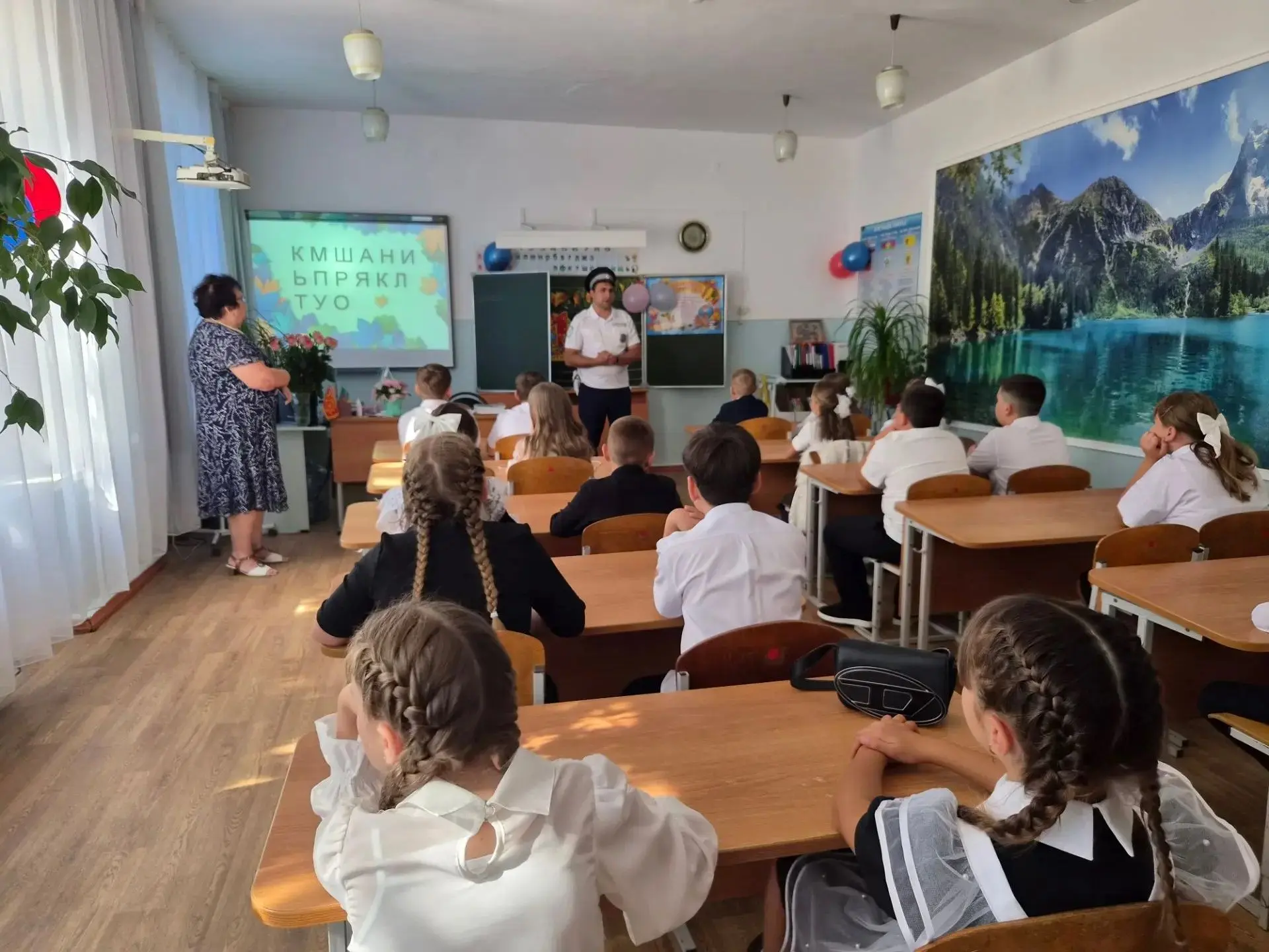 📚 Сегодня, 1 сентября, в нашей школе прошёл традиционный Урок знаний!