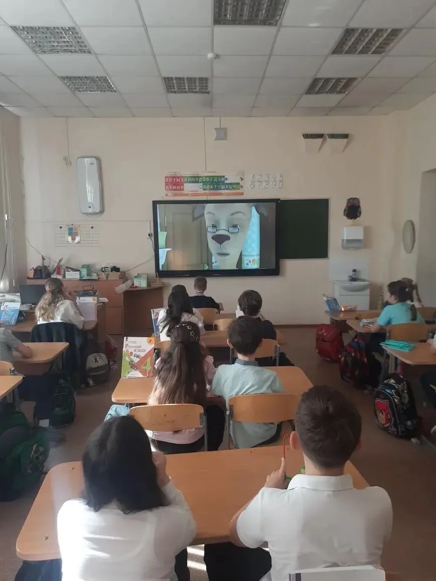 🤗На занятии «Разговоры о важном» ребята из 4Б  говорили  о ценностях, которые нас объединяют.    ✅Об