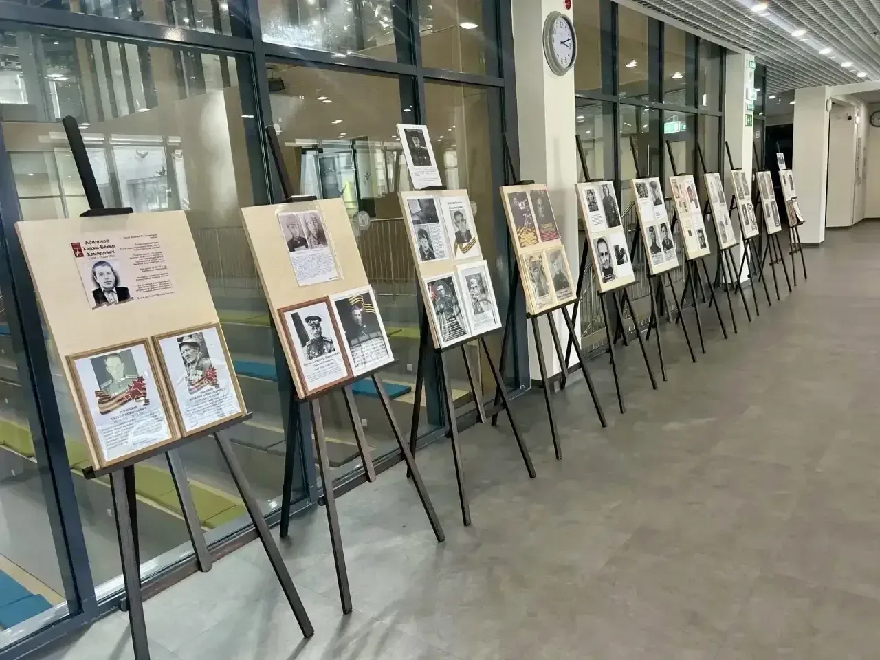 ПАМЯТЬ ЖИВА  📷 В преддверии Дня Победы на всех школьных площадках нашего Образовательного квартала п