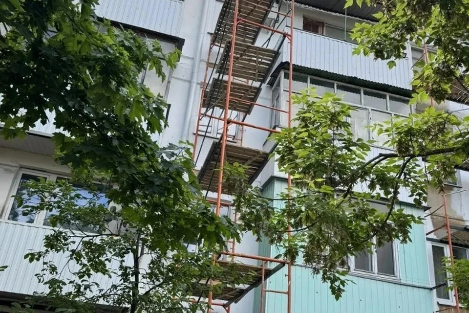 ⚡️ В Северодонецке восстанавливают жилые дома  При поддержке Пермского края специалисты обновляют фа