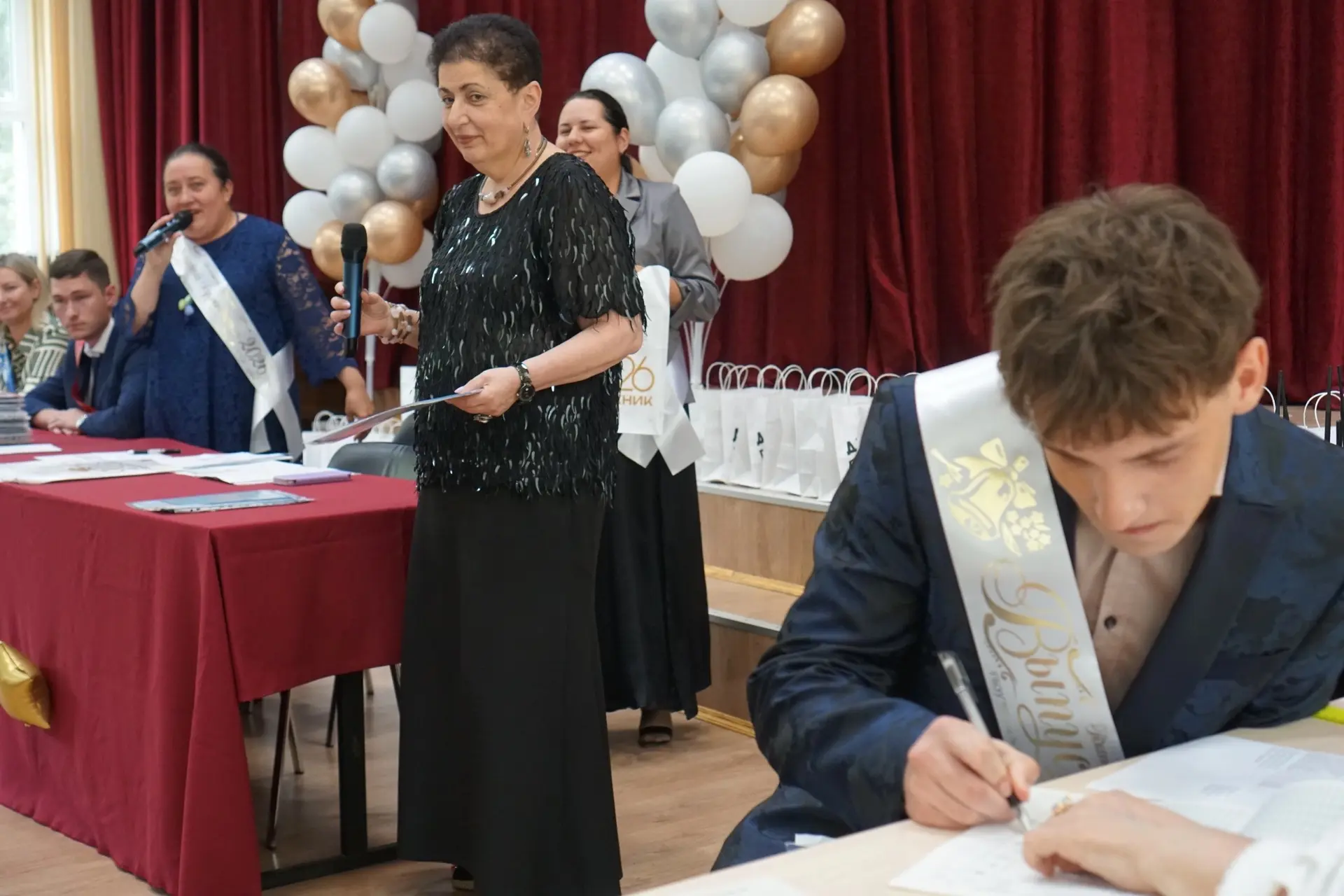 🎓 Последняя глава школьной истории в Корпусе 1

В первом корпусе нашей школы прошла церемония вруче