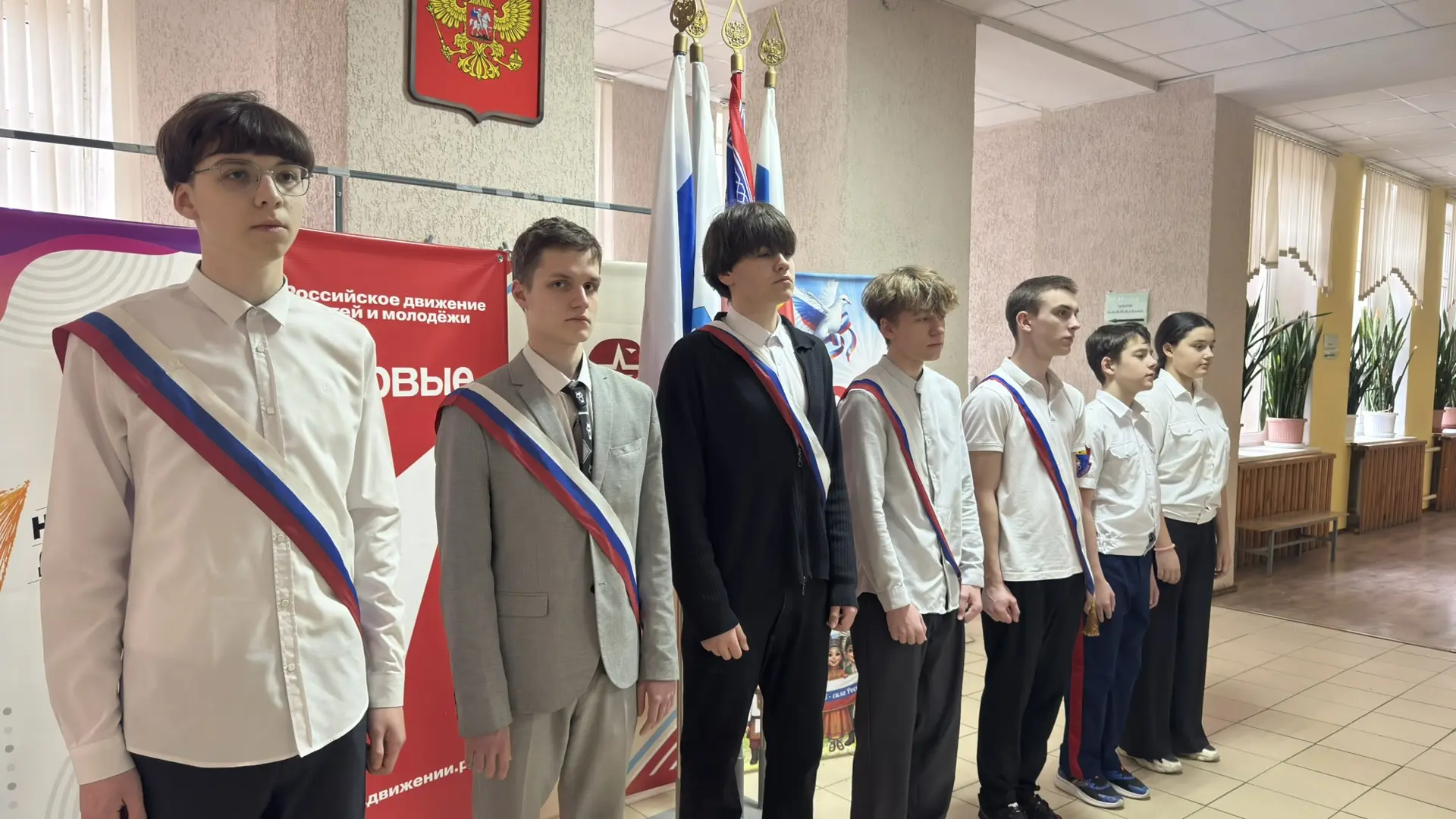 🇷🇺16 марта в МБОУ СОШ №9 г. Каменск-Шахтинский прошла традиционная линейка установки государственног