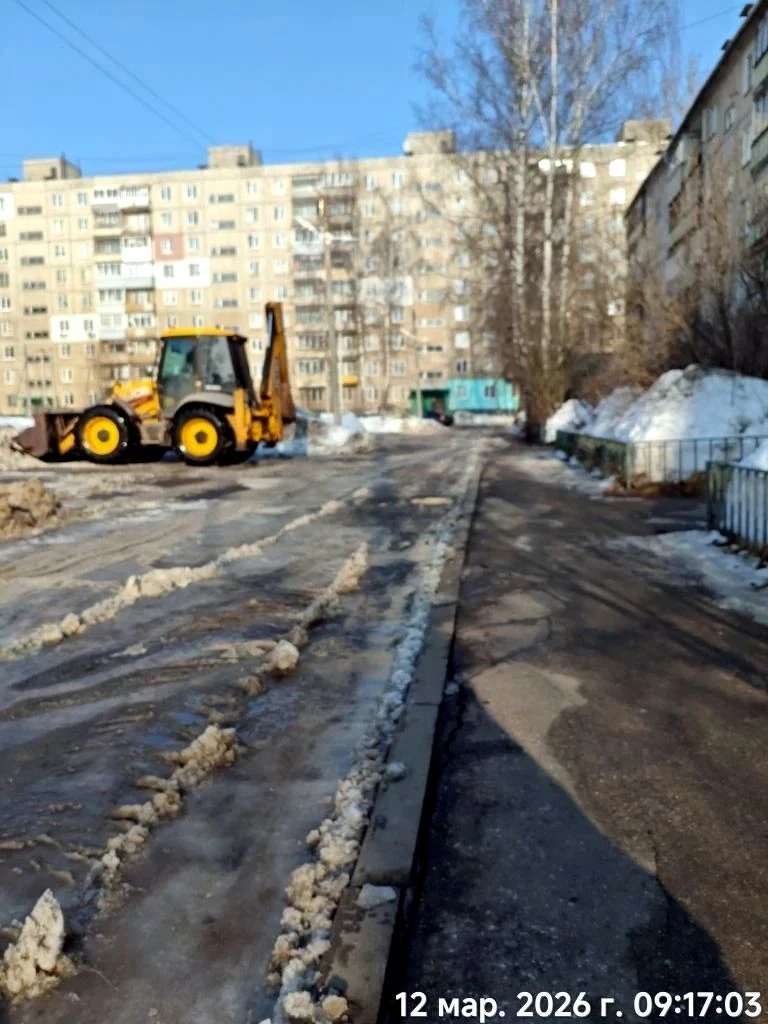 🌞Солнышко стало баловать чаще. Скоро все зазеленеет 🌱🌱🌱 👋А пока продолжаем зачистку дворов от снега.
