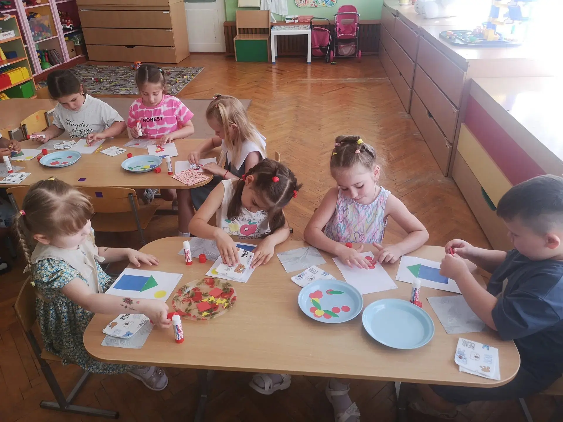 🐝✨ В группе "Пчёлки" прошла увлекательная аппликация "Загадки"! ✂️🎨