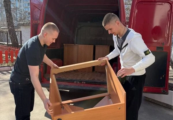 Трудовой академический десант навел порядок в подшефных вузу учреждениях: были вымыты окна, убрана п