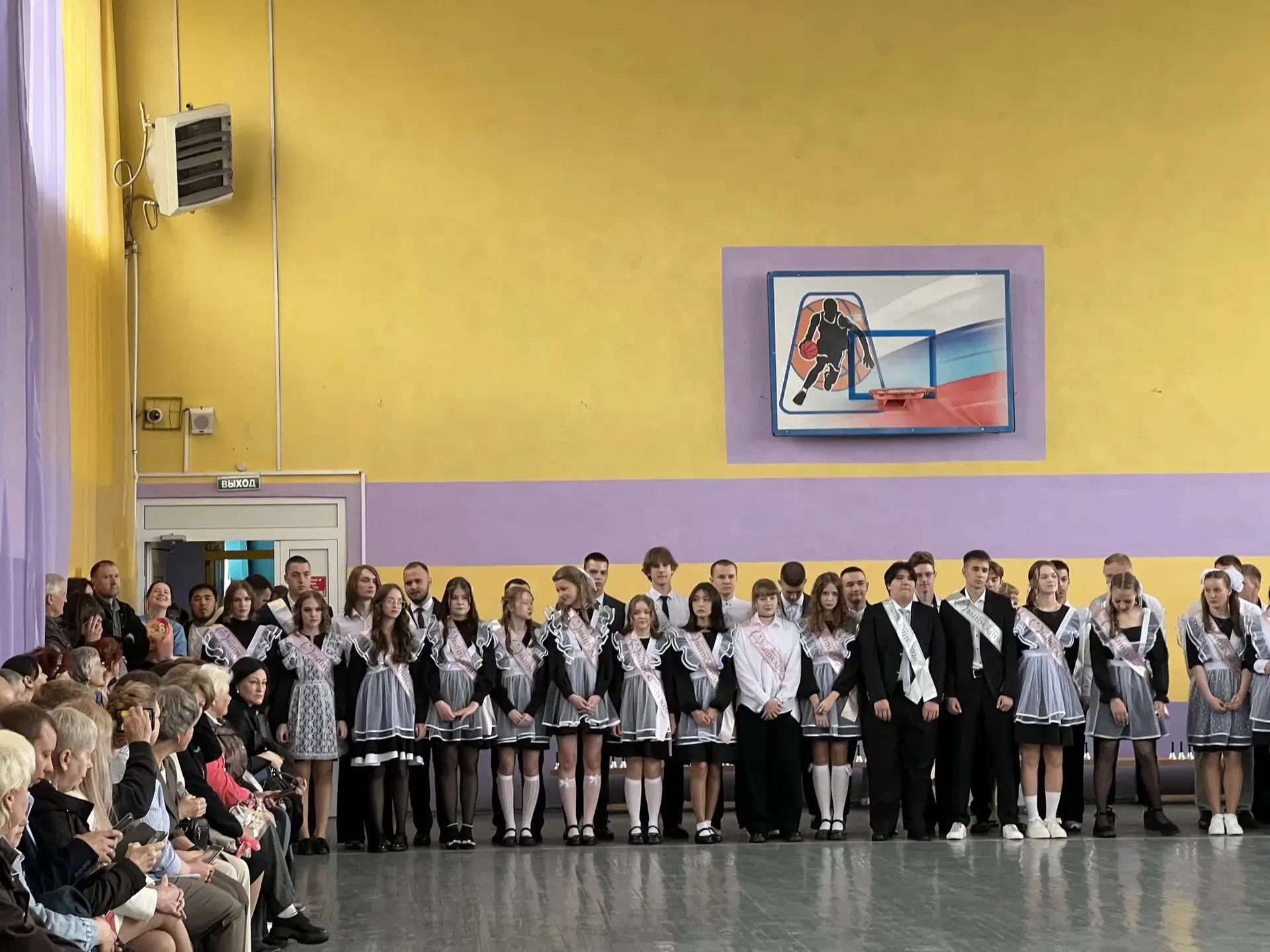 26.05.2026   11 класс. Последний звонок. Замечательный танец выпускников, трогательные слова песен. 