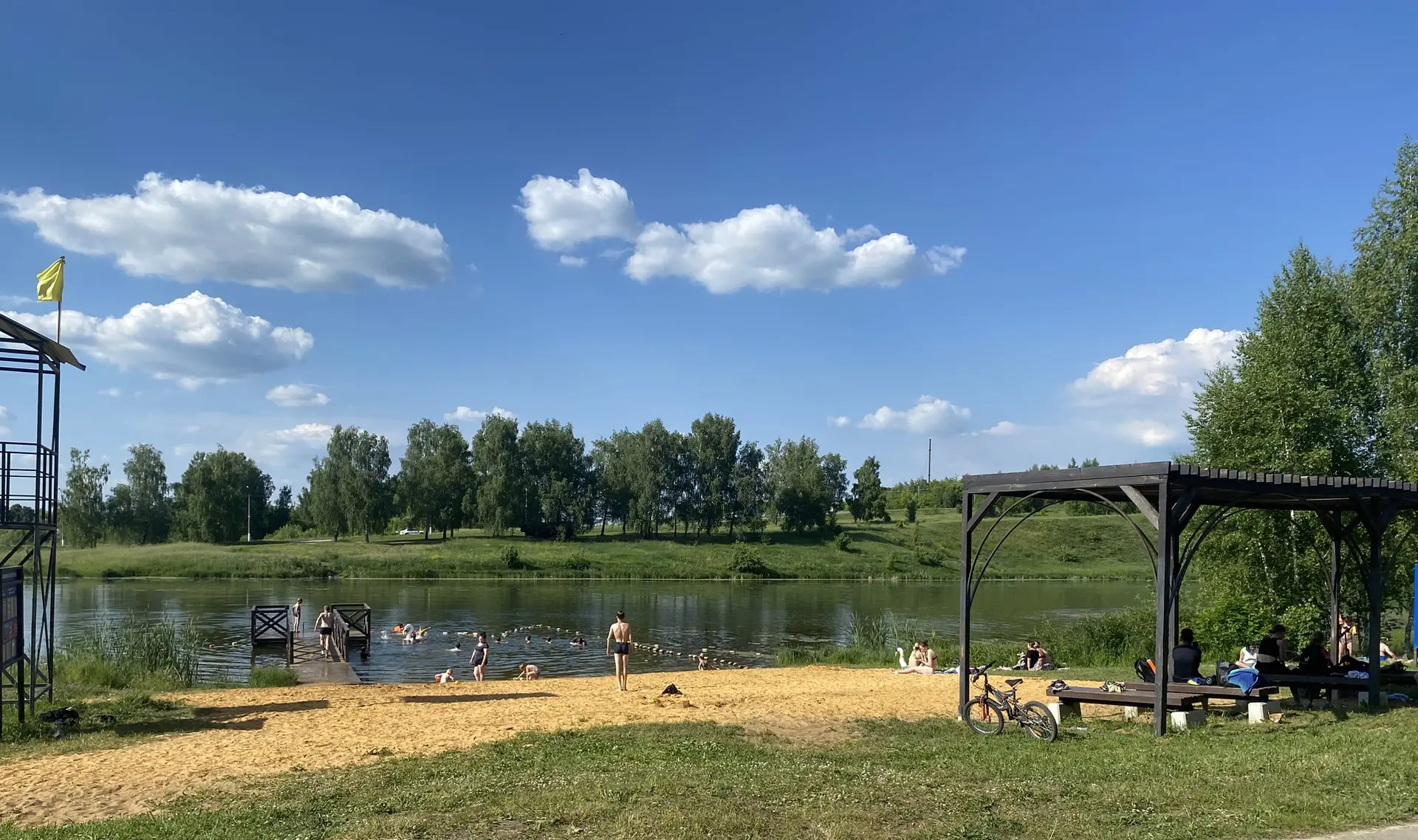 🏖 Пляжная зона 

Отличные новости для жителей и гостей Киреевска: в городском парке работает пляжна