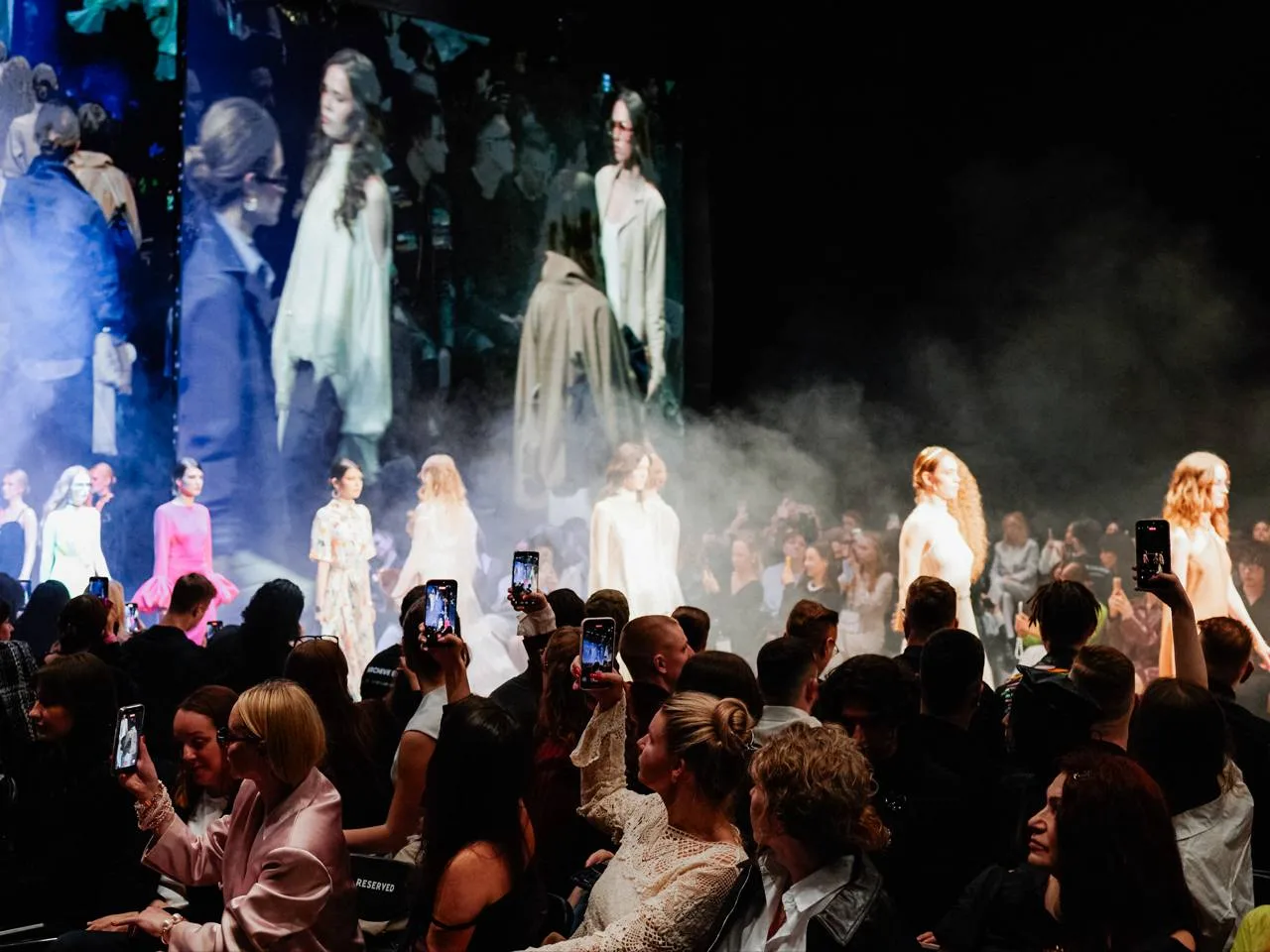 Жду следующую неделю ради нового сезона St. Petersburg Fashion Week ✨