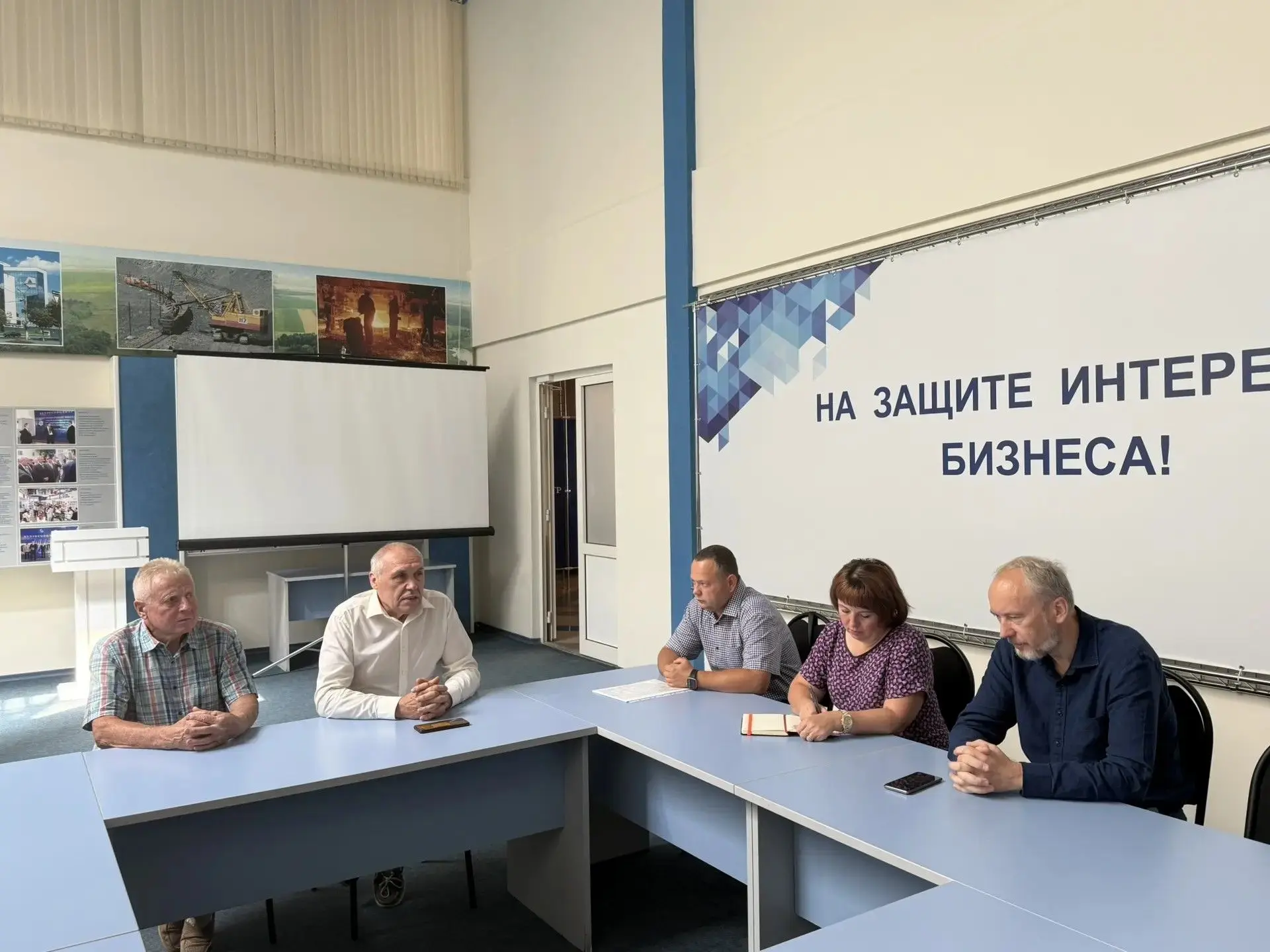 В рамках XX межрегиональной выставки-ярмарки «Медовый Спас» в Белгороде прошла встреча ...