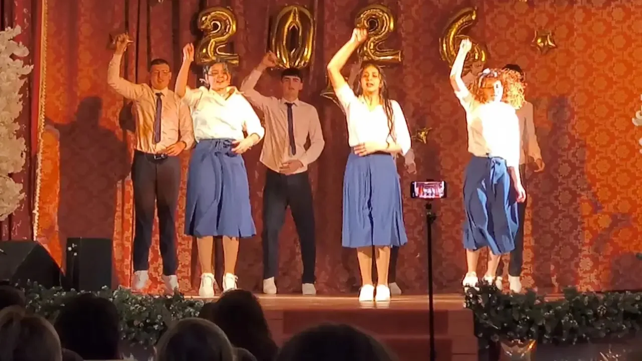 🎓 Сегодня в школе №16 «Экос» прозвенел Последний звонок для 9 «Э» класса!  Это был настоящий праздни