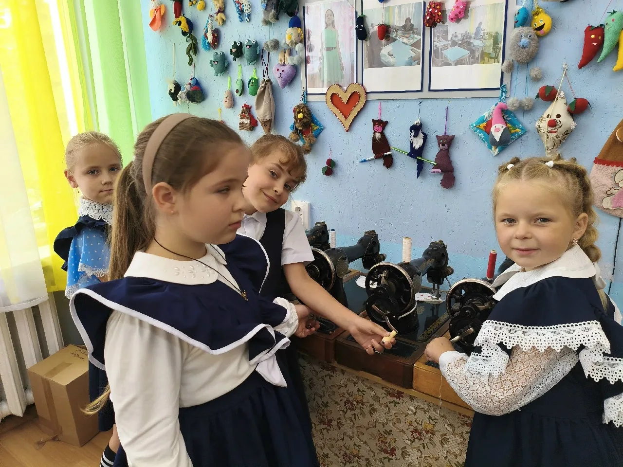 Для первоклассников первые месяцы в школе — это время открытий, новых знаний и знакомст...