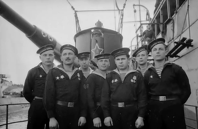 15 октября 1942 года советская подводная лодка С-13 возвращалась из боевого похода.