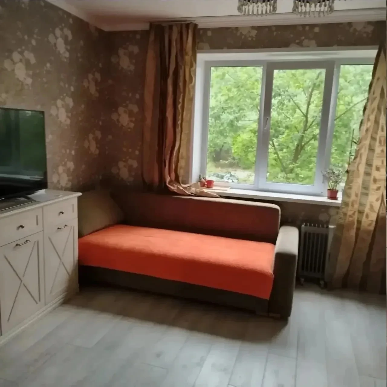 🏠 В Красноярске арестовали квартиру из-за прописки пятерых таджиков