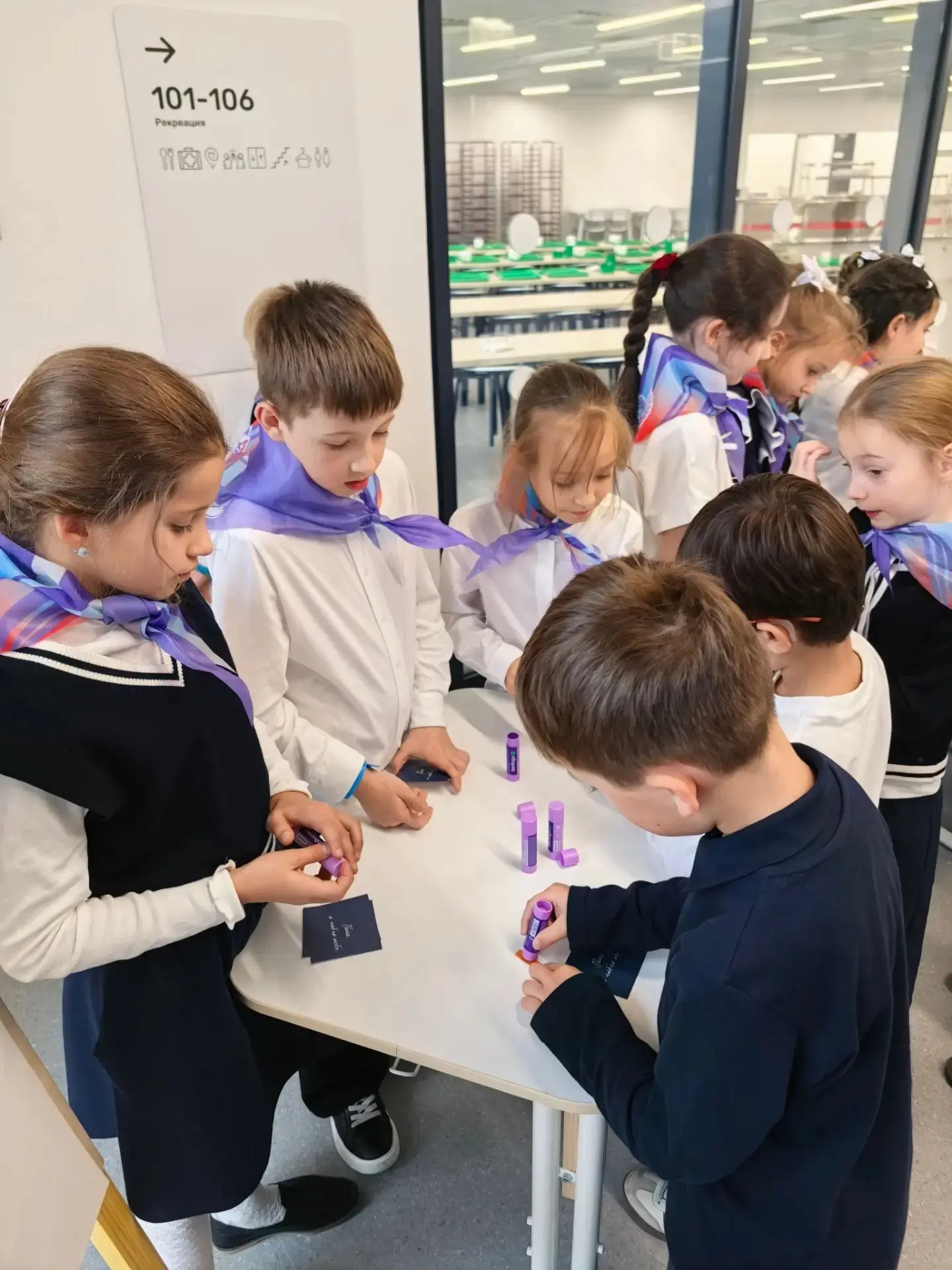🎨 Готовимся ко Дню папы в учебном корпусе «Прогимназия»!