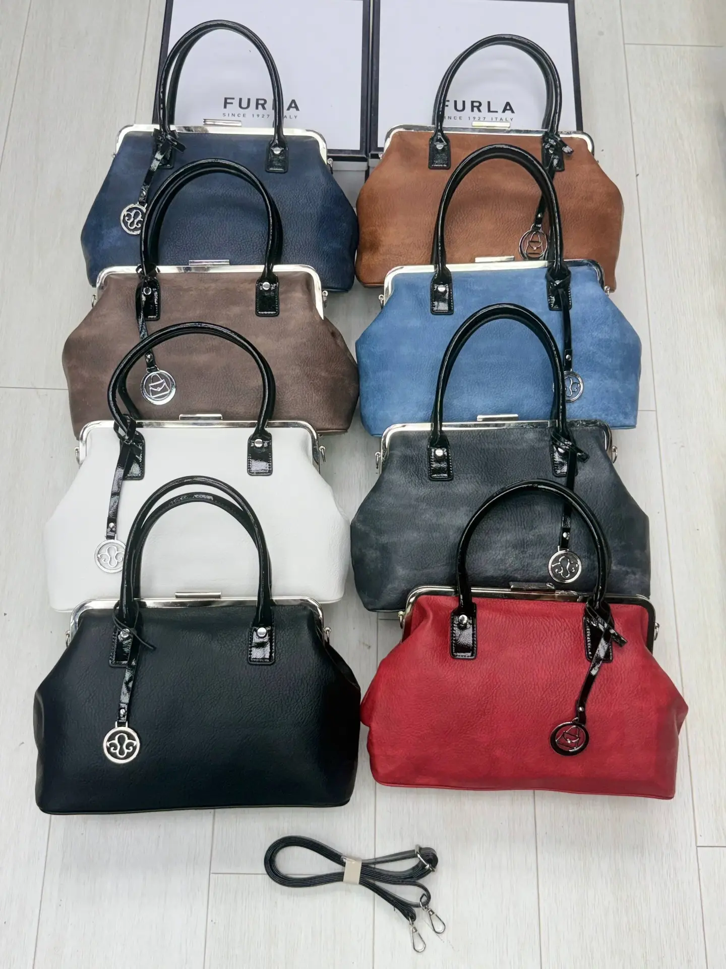 🎀 Сумка Furla — стильная классика в вашем гардеробе!