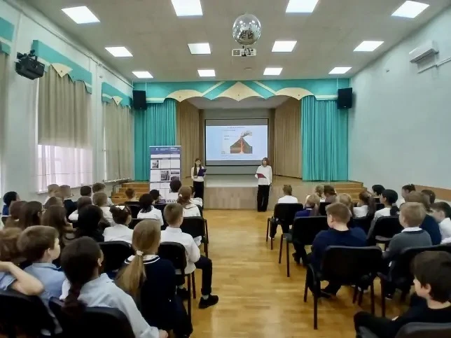 🔬 Сегодня в нашей школе состоялось открытие Недели науки!