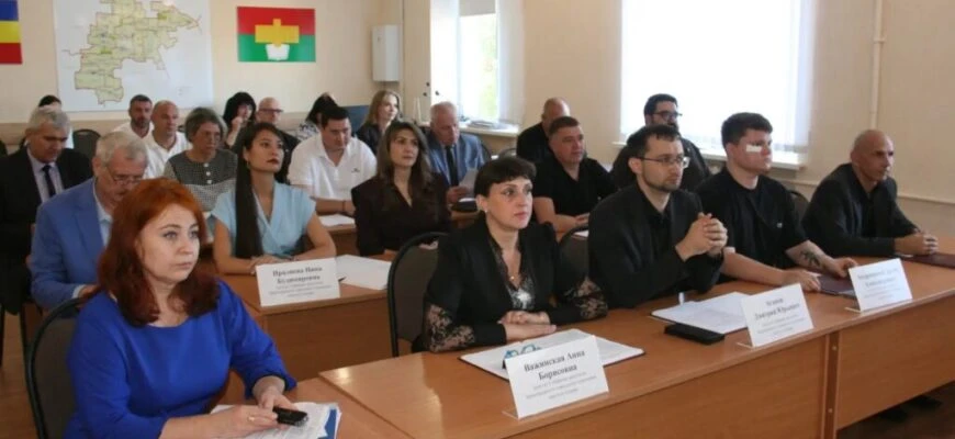 📌Олег Моисеев вручил удостоверения депутатам городского поселения 6 созыва. 📍Председа...