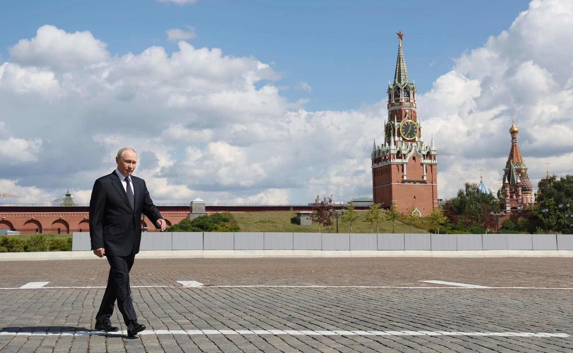 Сегодня день рождения отмечает Президент России Владимир Владимирович Путин.