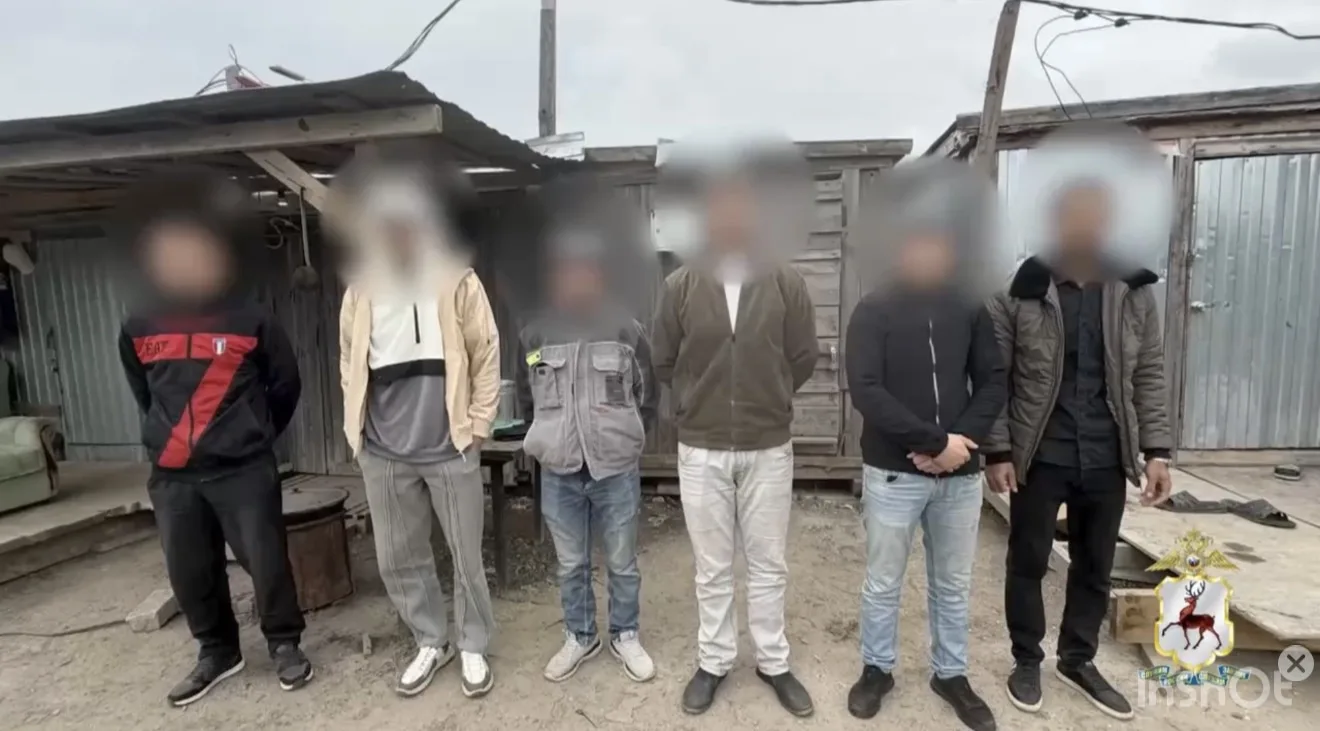 🚔  Полиция нагрянула в поселок Ждановский на стройку таунхаусов, где работали нелегаль...
