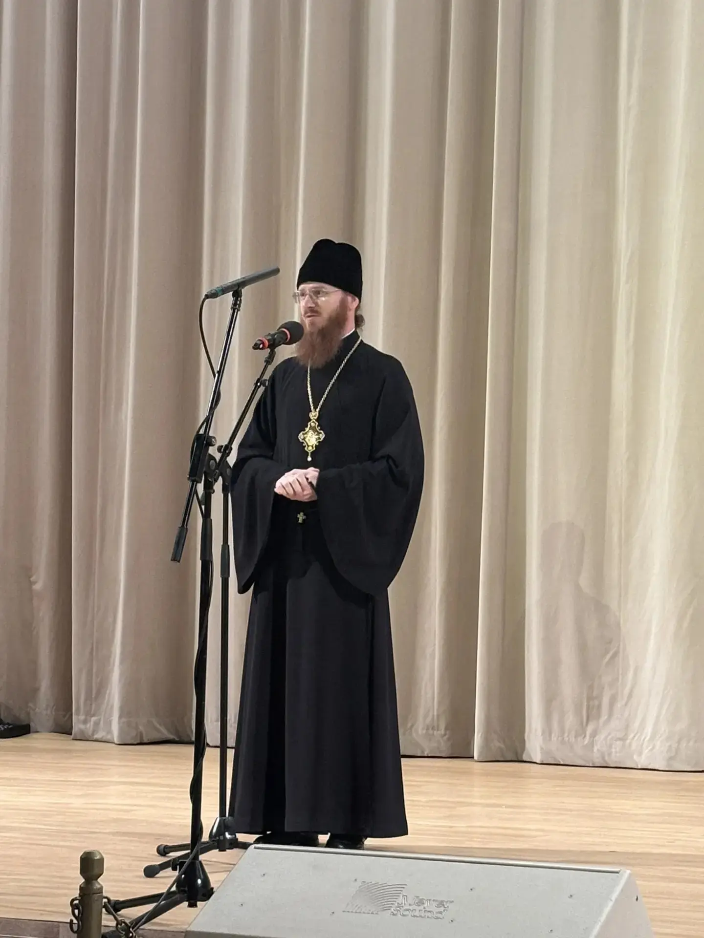 Наместник Высоко-Петровского монастыря посетил праздничный концерт в Зале церковных соб...