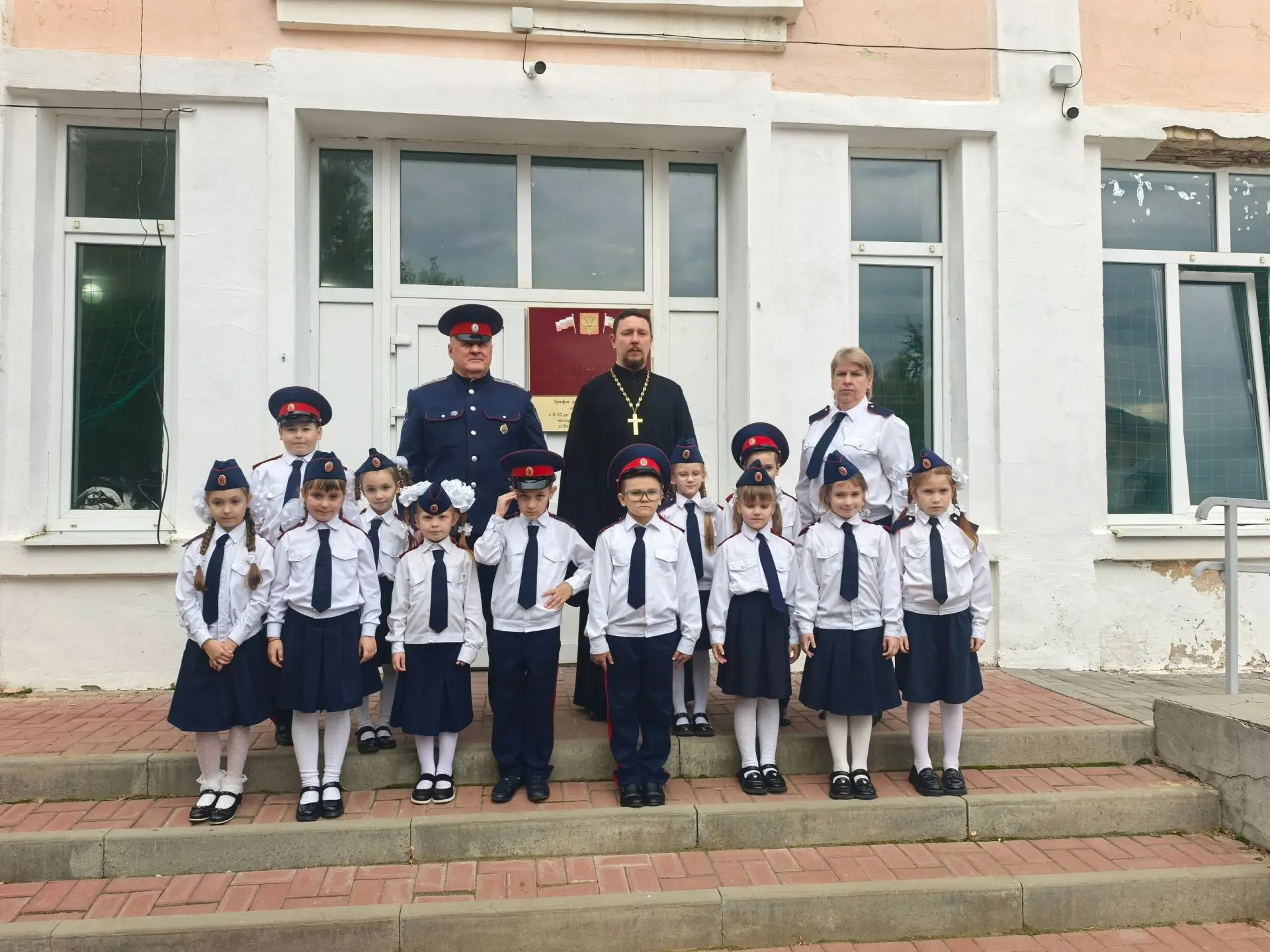 В МБОУ «Вешенская СОШ» прошло торжественное посвящение в казачата