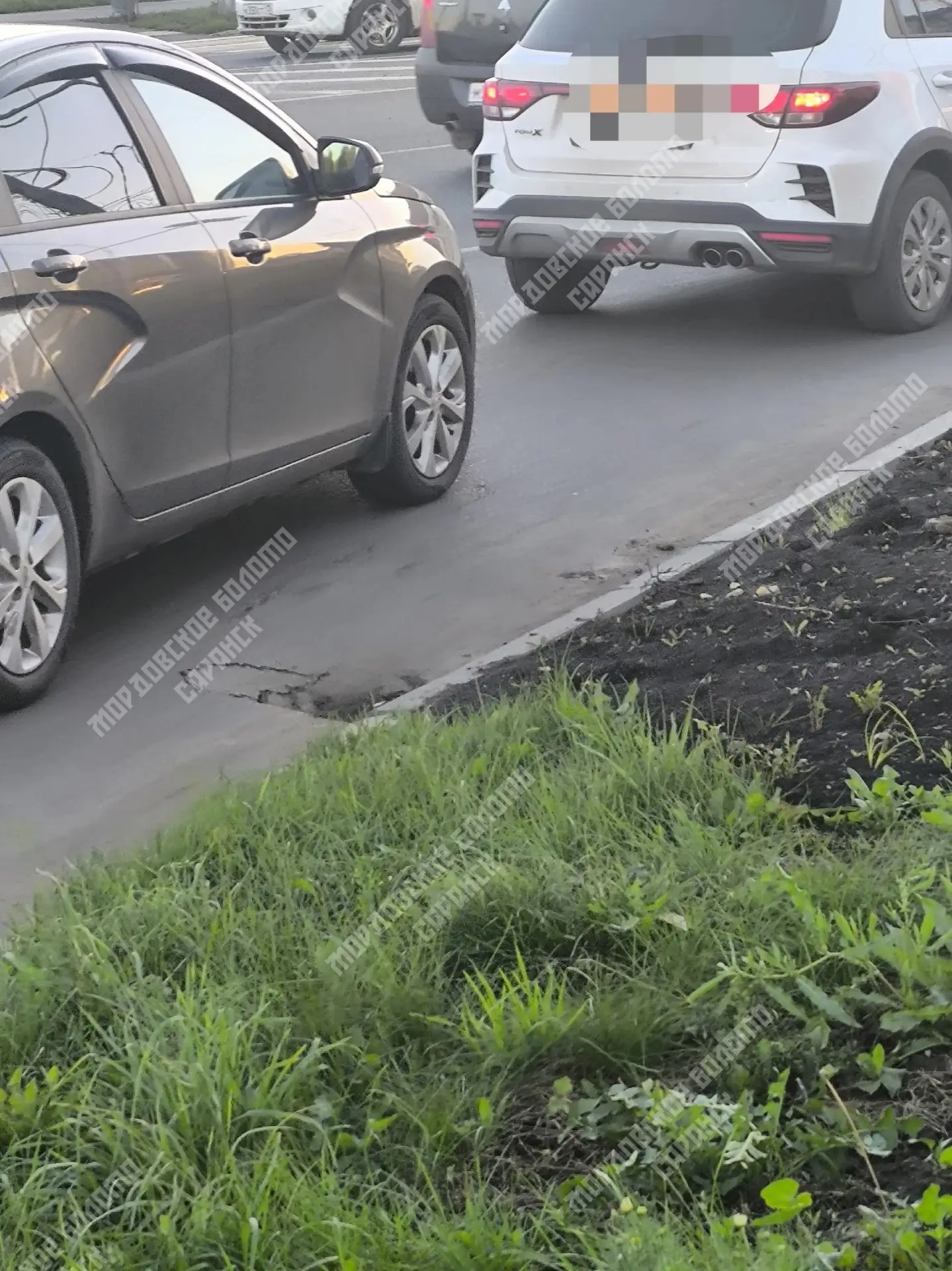 На съезде с транспортного кольца на пересечении улиц Севастопольской и Волгоградской (в...