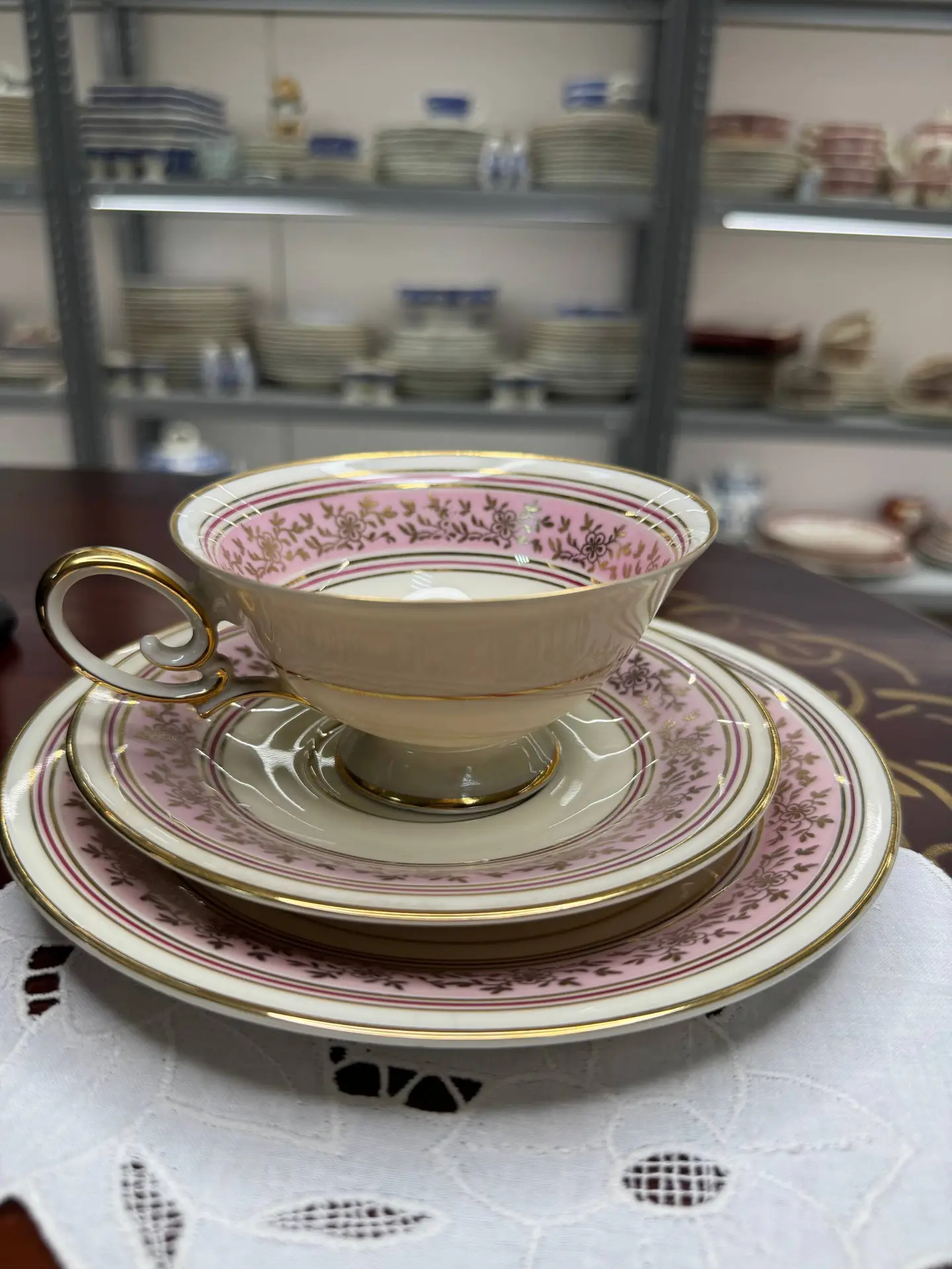 🩷 Нежное чайное трио с розовым паттерном Tirschenreuth 0.18л - 6590 руб.
