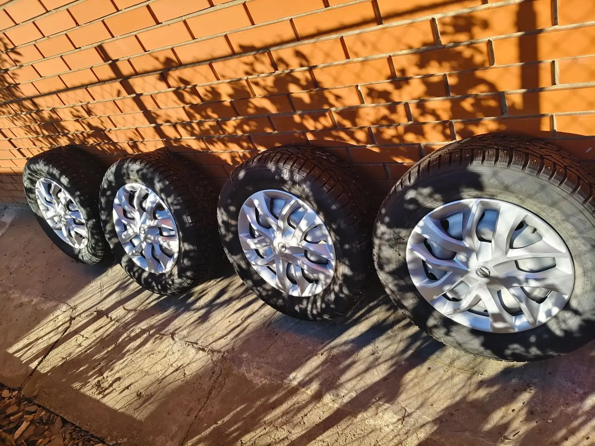 Зимняя резина NORDMAN 7 NOKIAN TYRES 215/65R16 102 T XL 21 года в отличном состоянии на...