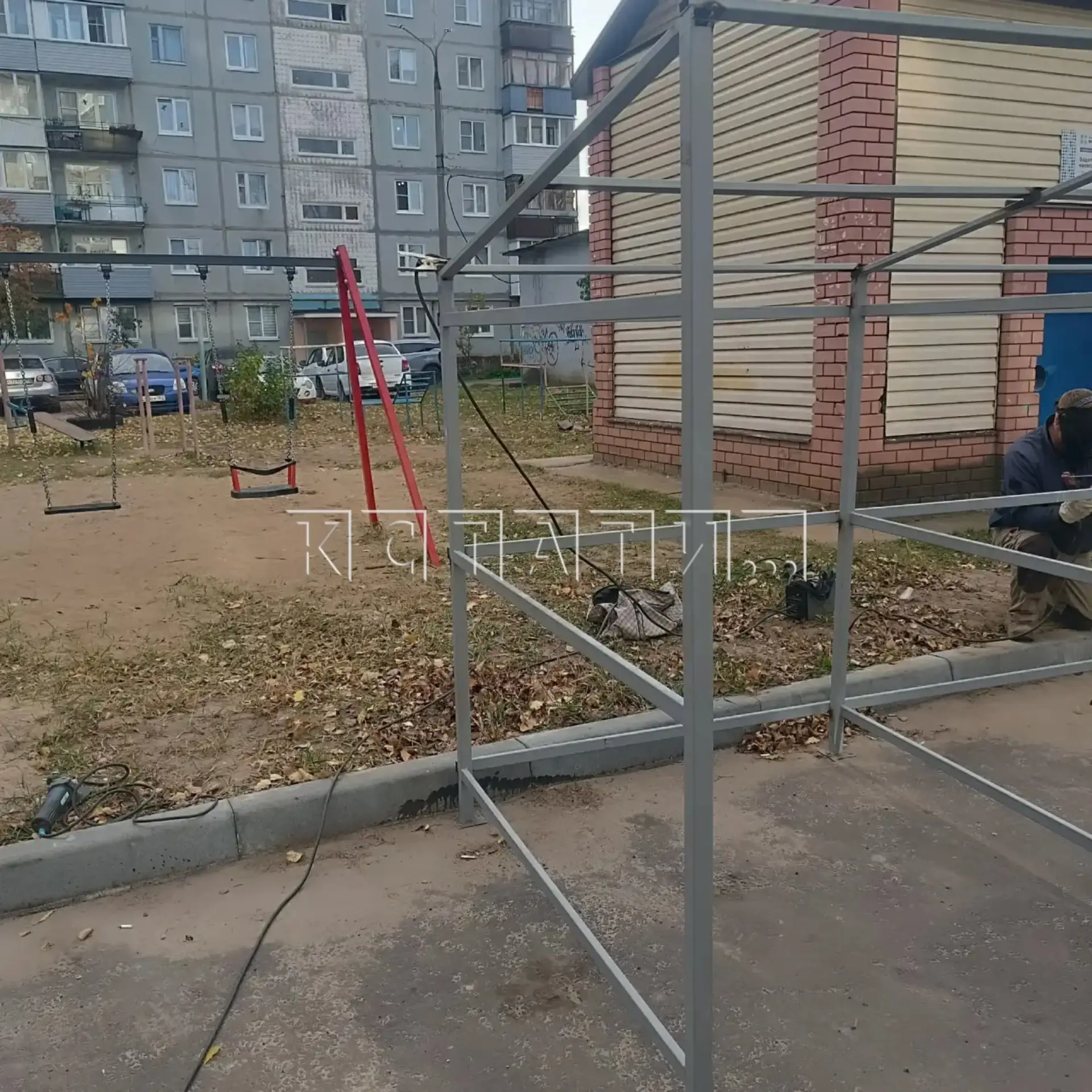 Мусорные войны в Сормовском районе — мусорку хотят поставить рядом с детской площадкой ...