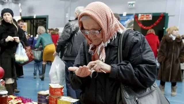 Пенсионеры спасут «Почту России» от убытков.